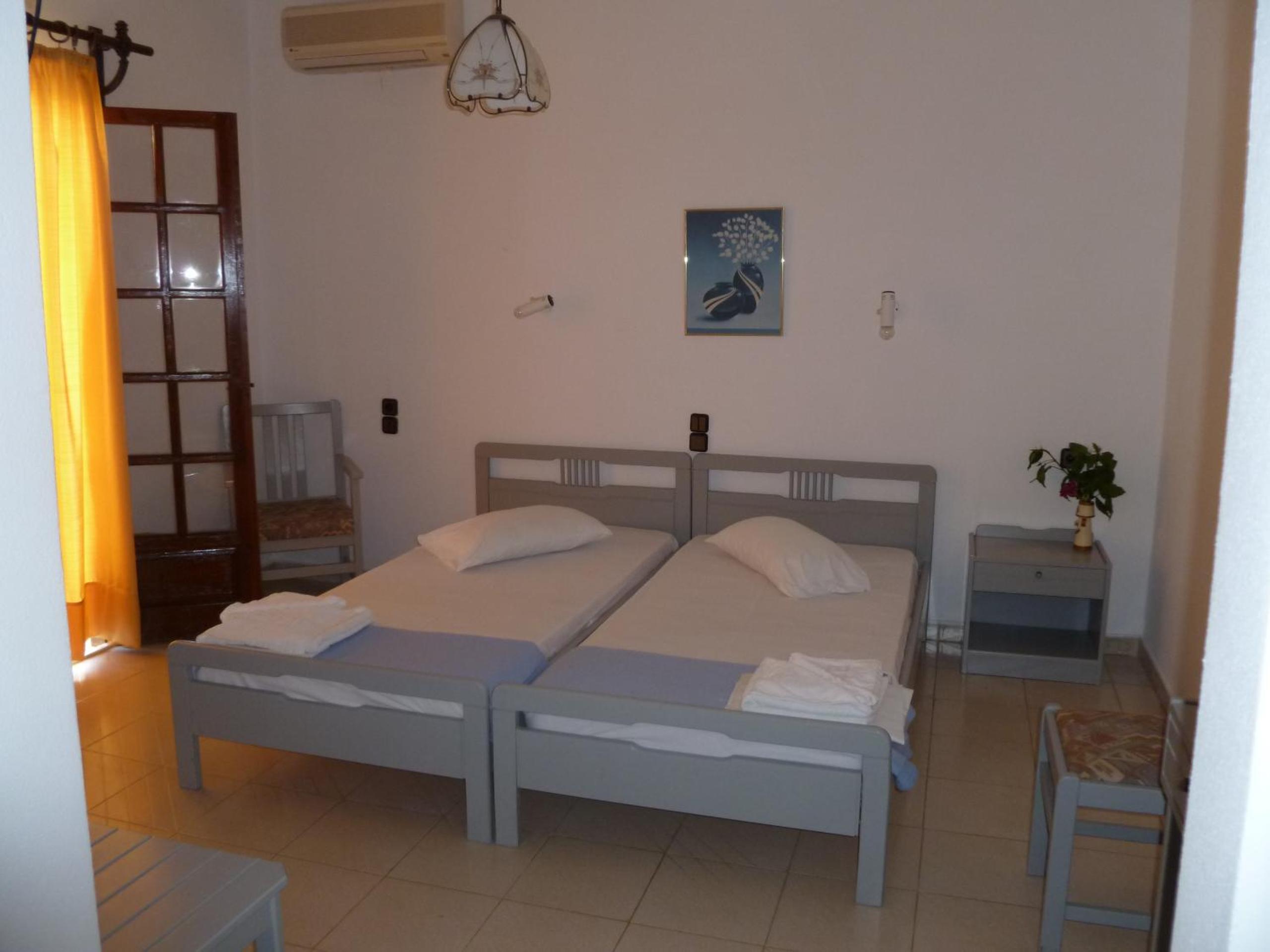 Studio (2 Adults + 1 Child)