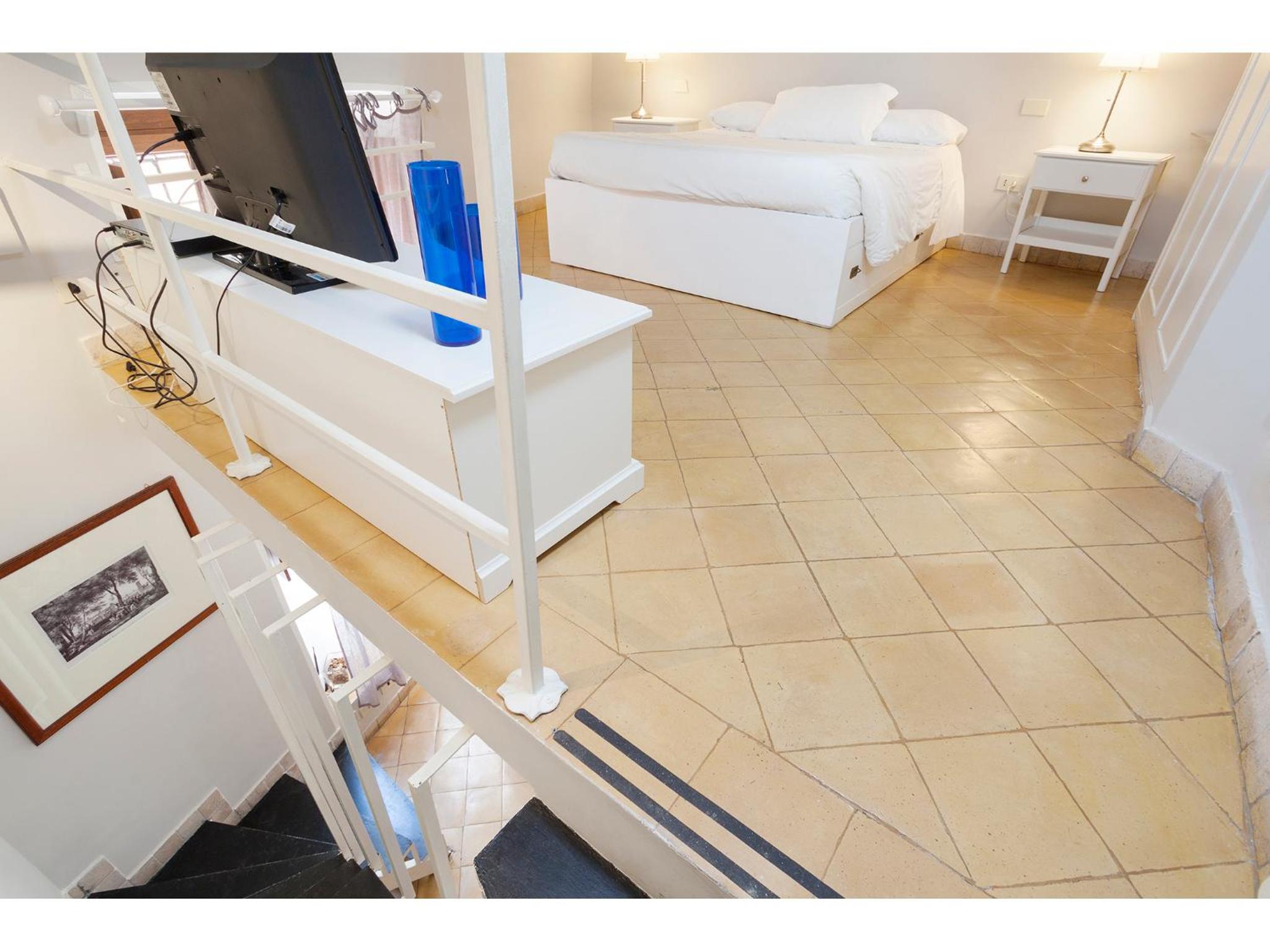 Superior One-Bedroom Apartment