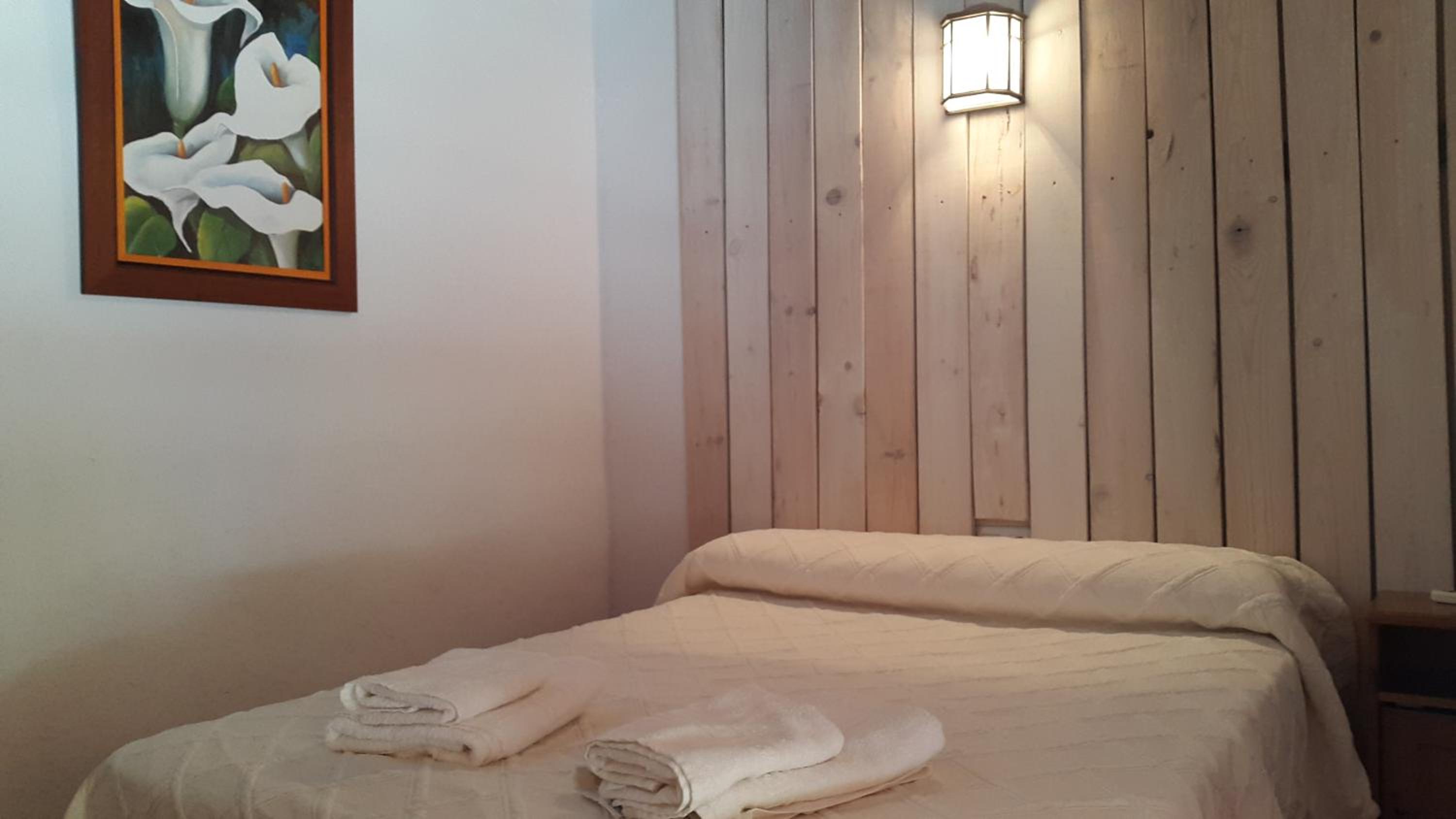 Twin Room with Bathroom photo 2