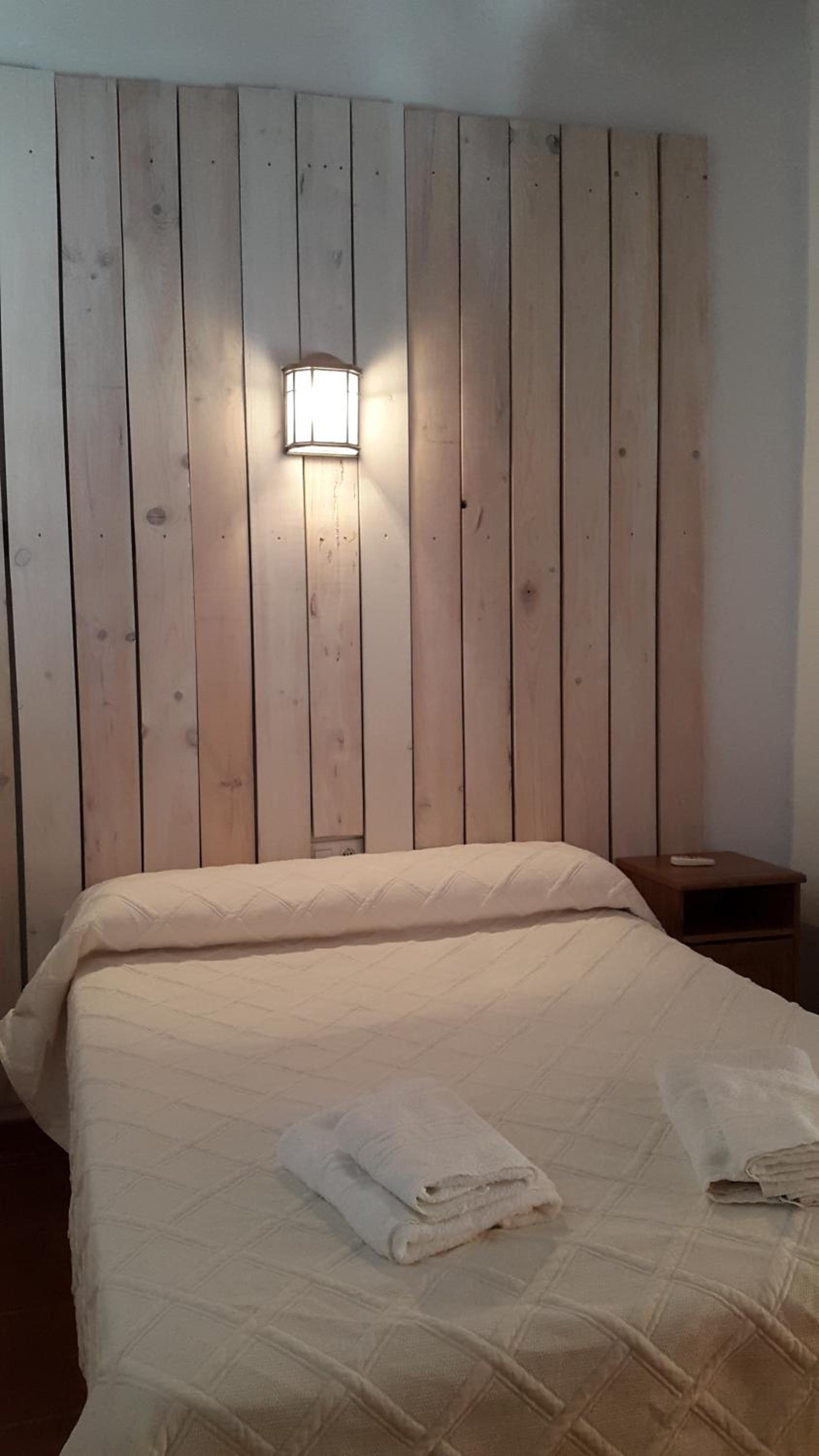 Twin Room with Bathroom photo 3