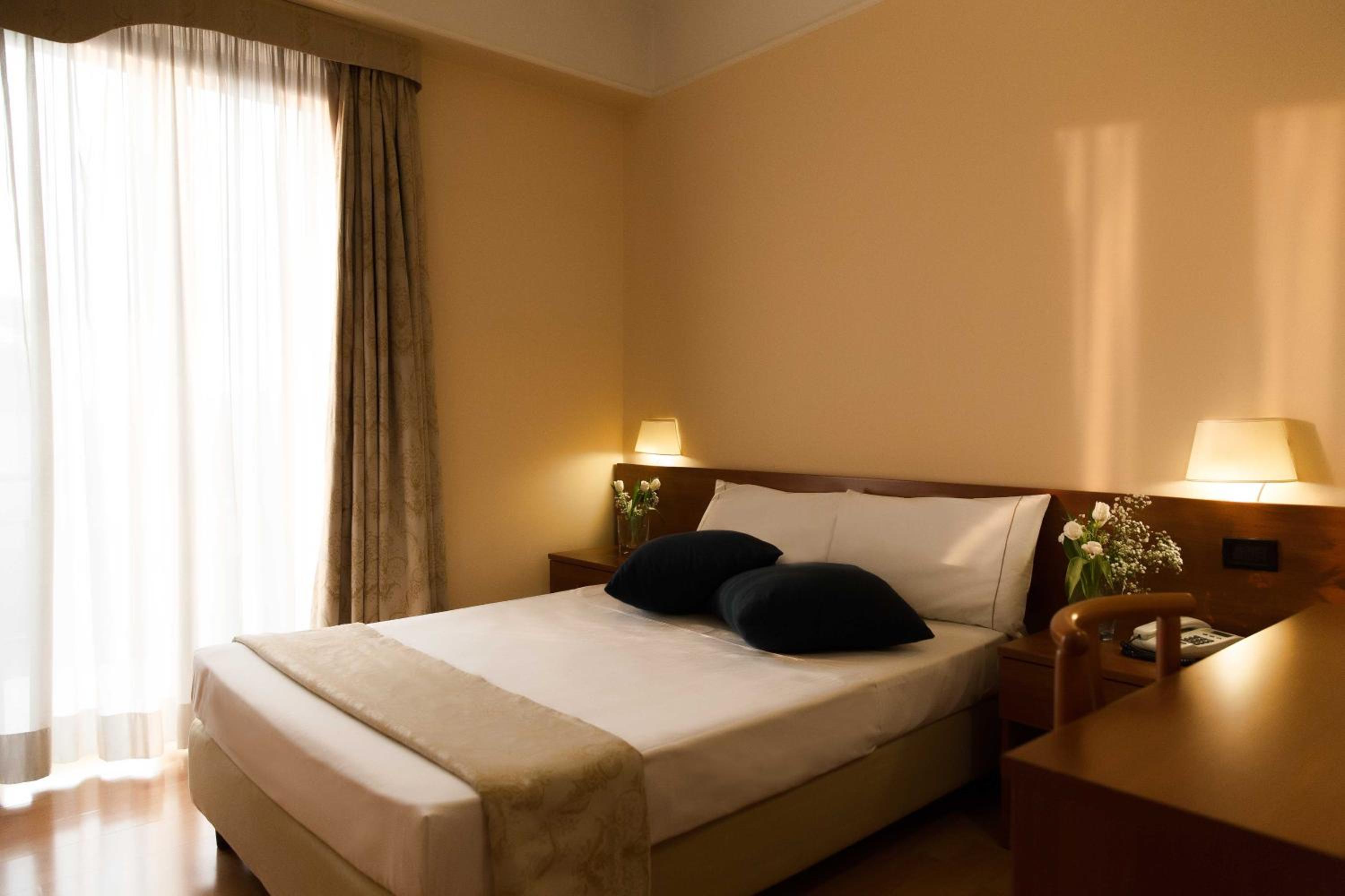 Double Room (1 Adult) - Photo 2