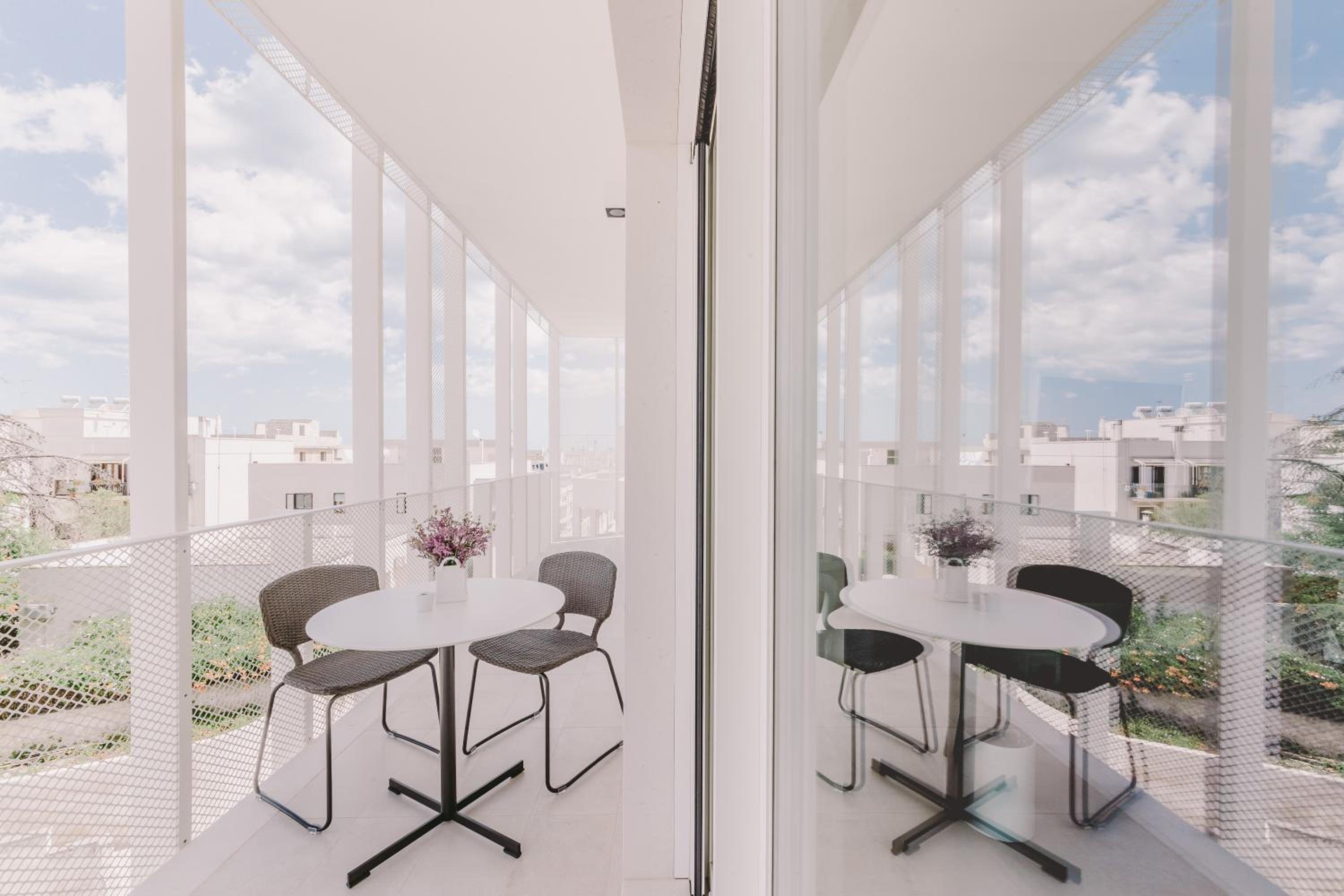 One-Bedroom Suite with Balcony - Photo 8