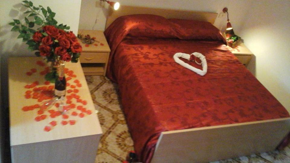 Large Double Room - Photo 1