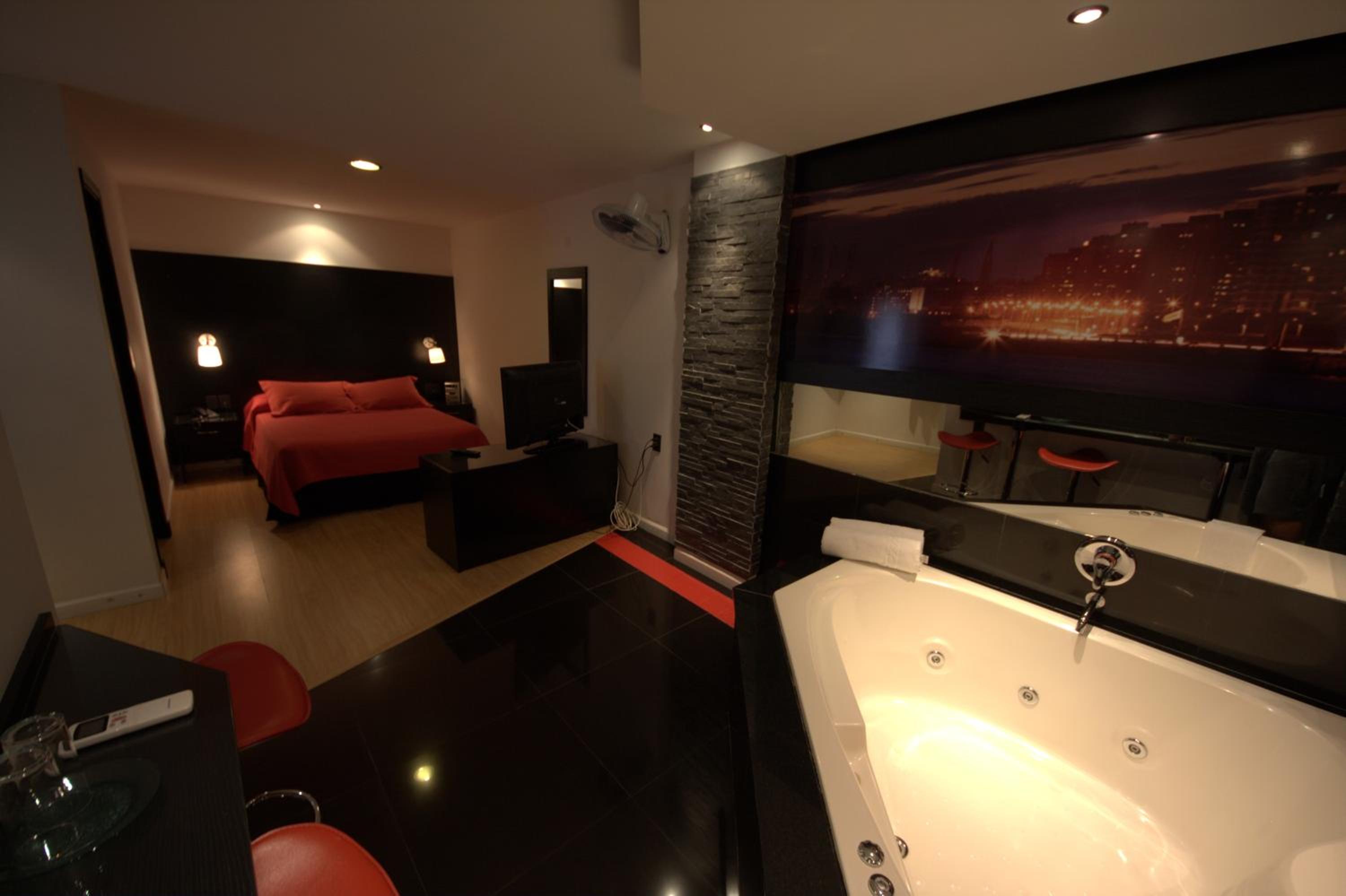 Deluxe Room with Hot Tub photo 3