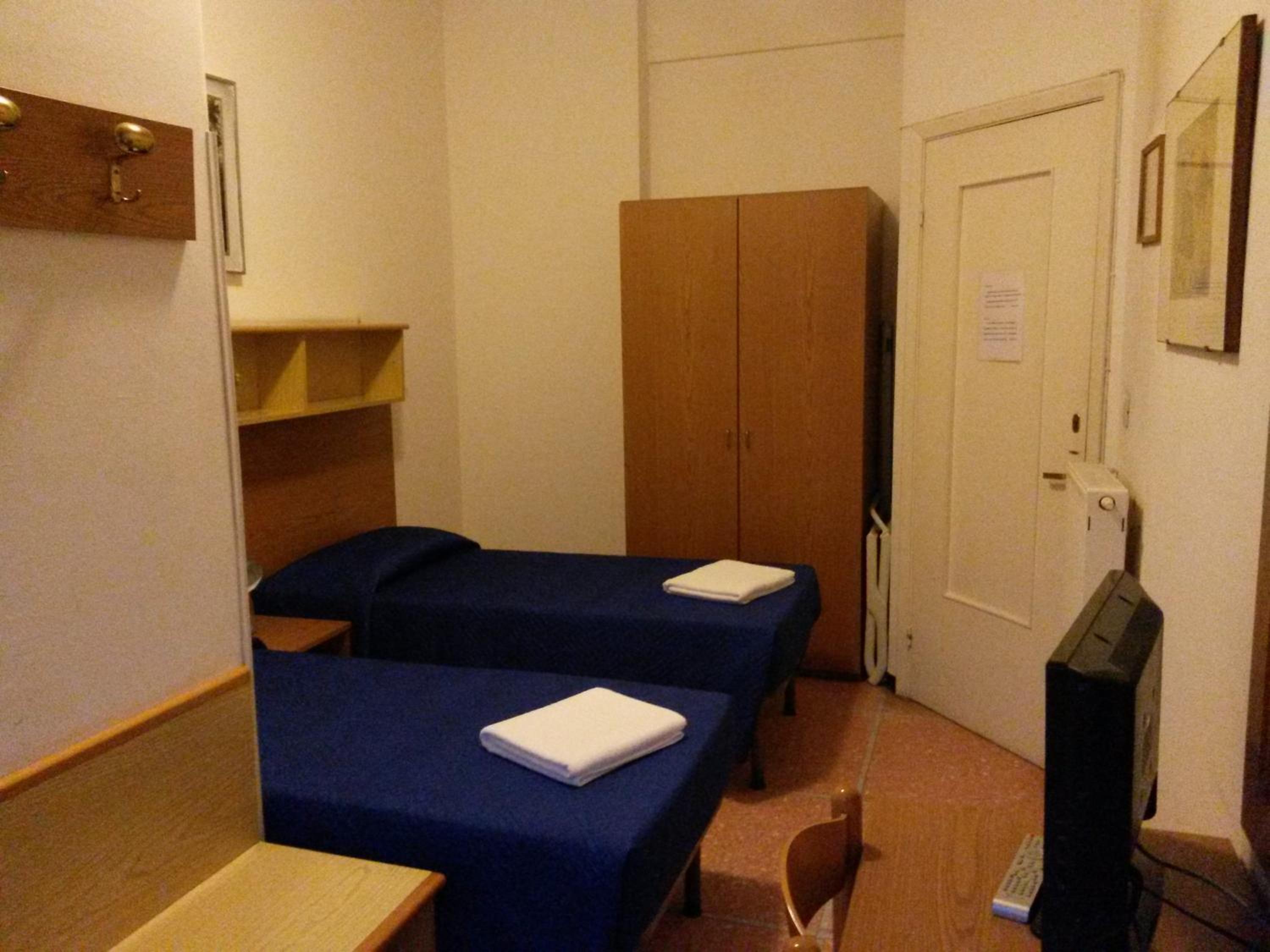 Standard Double or Twin Room - Photo 2