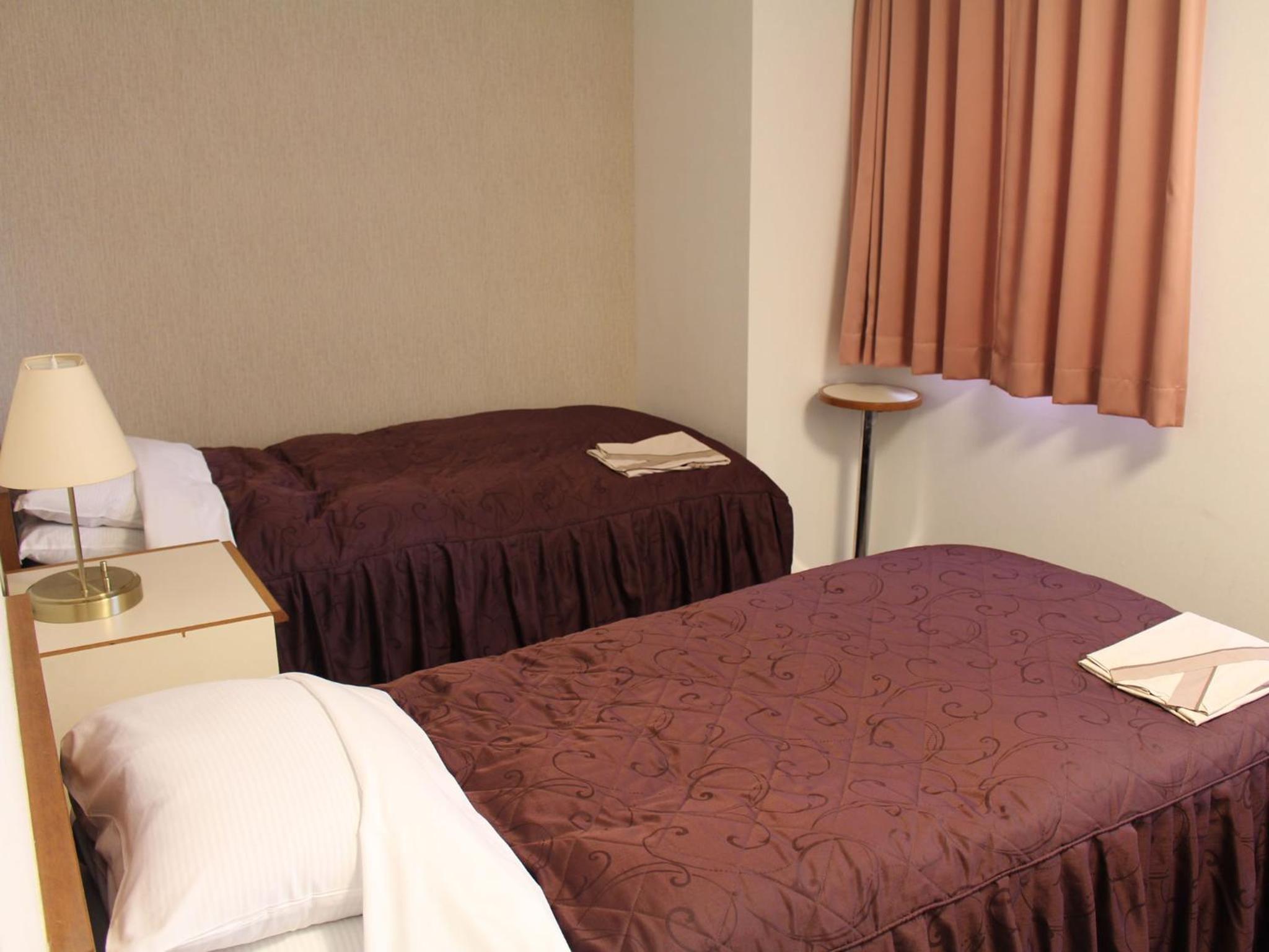 Twin Room - Non-Smoking photo 2