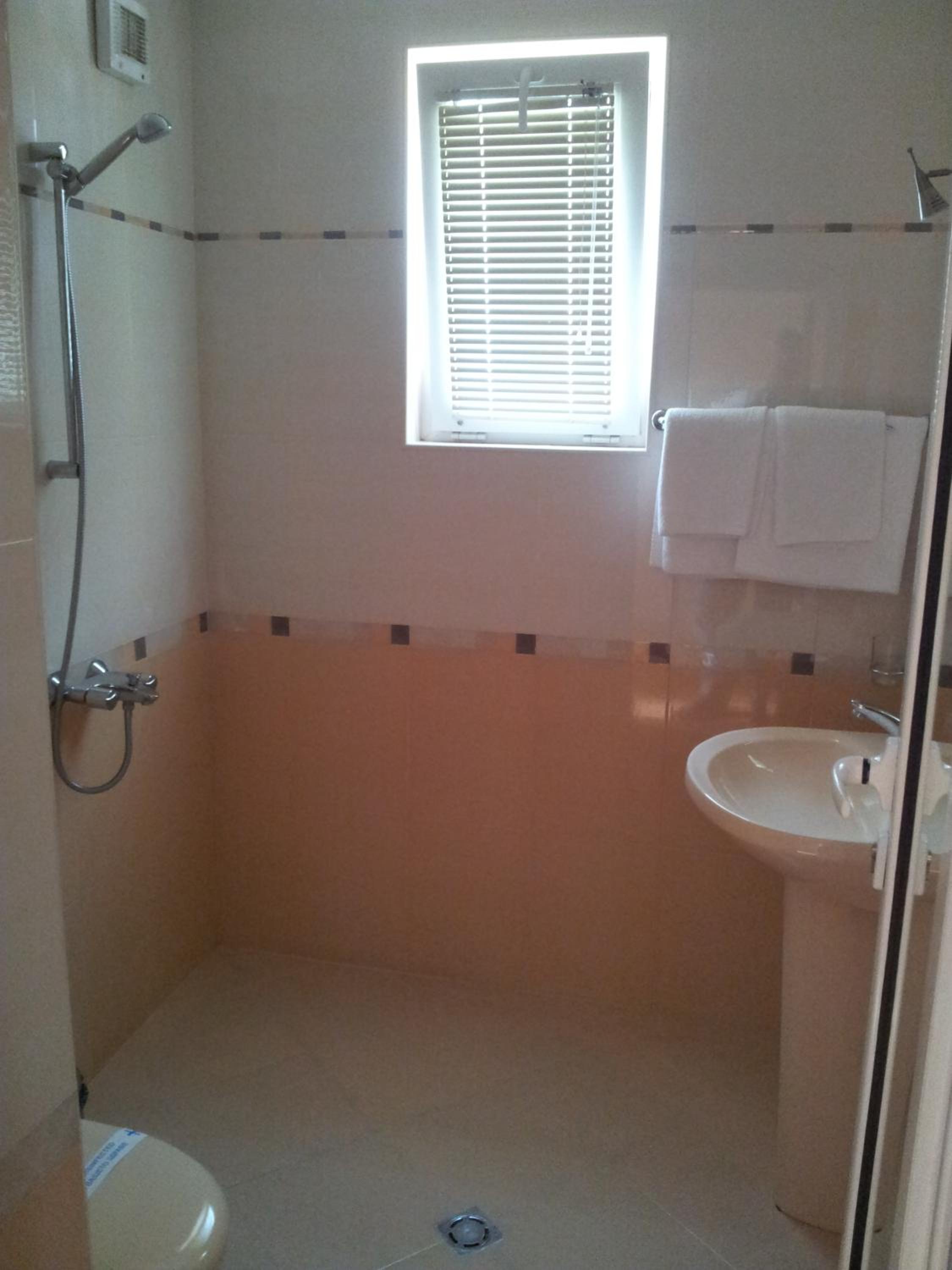 One-Bedroom Suite with Balcony - Photo 6