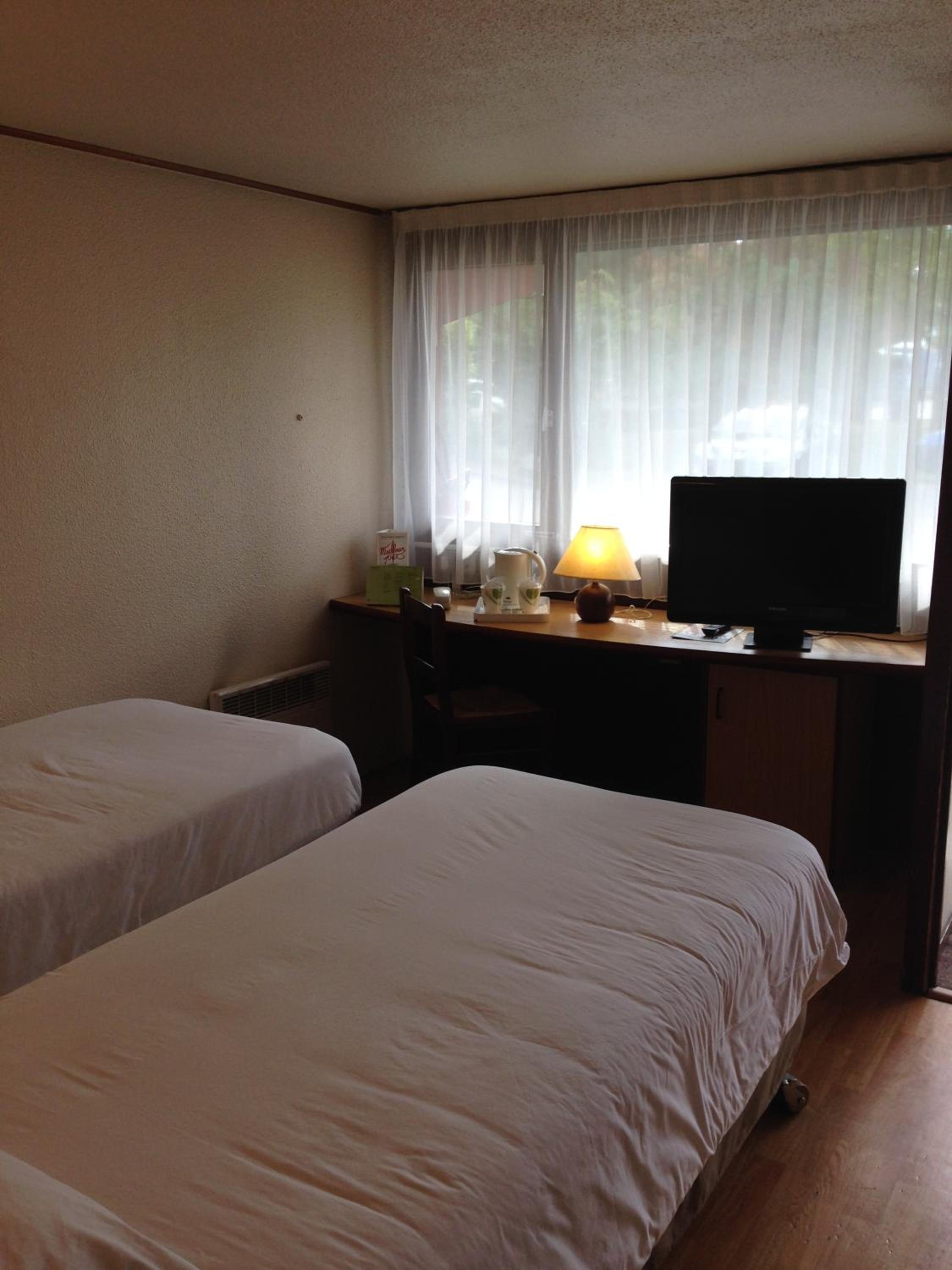 Twin Room - Photo 4