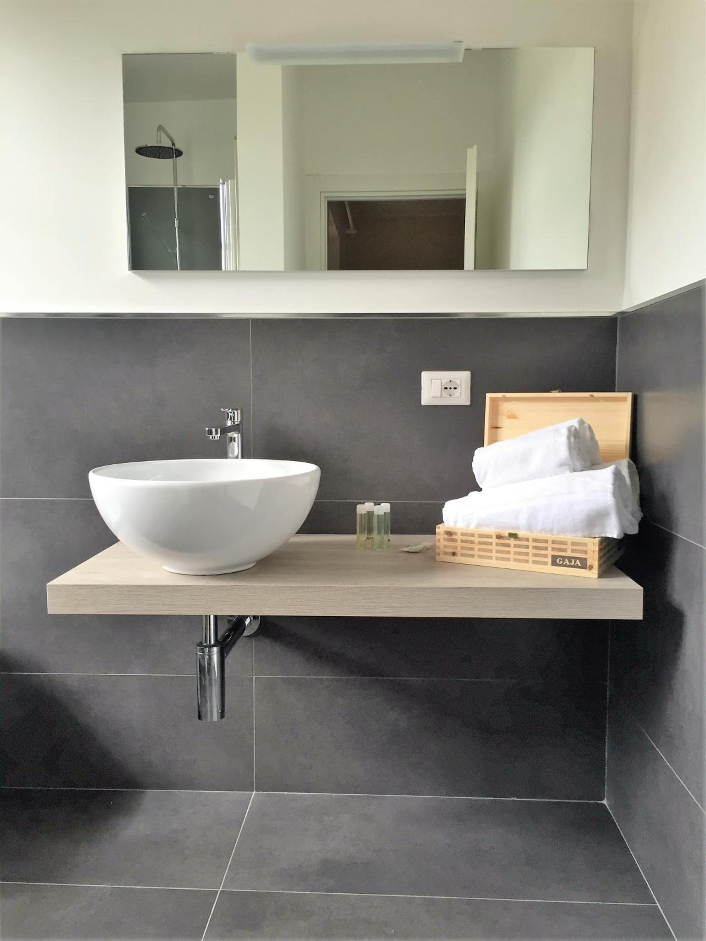 Double Room with Private Bathroom - Photo 9