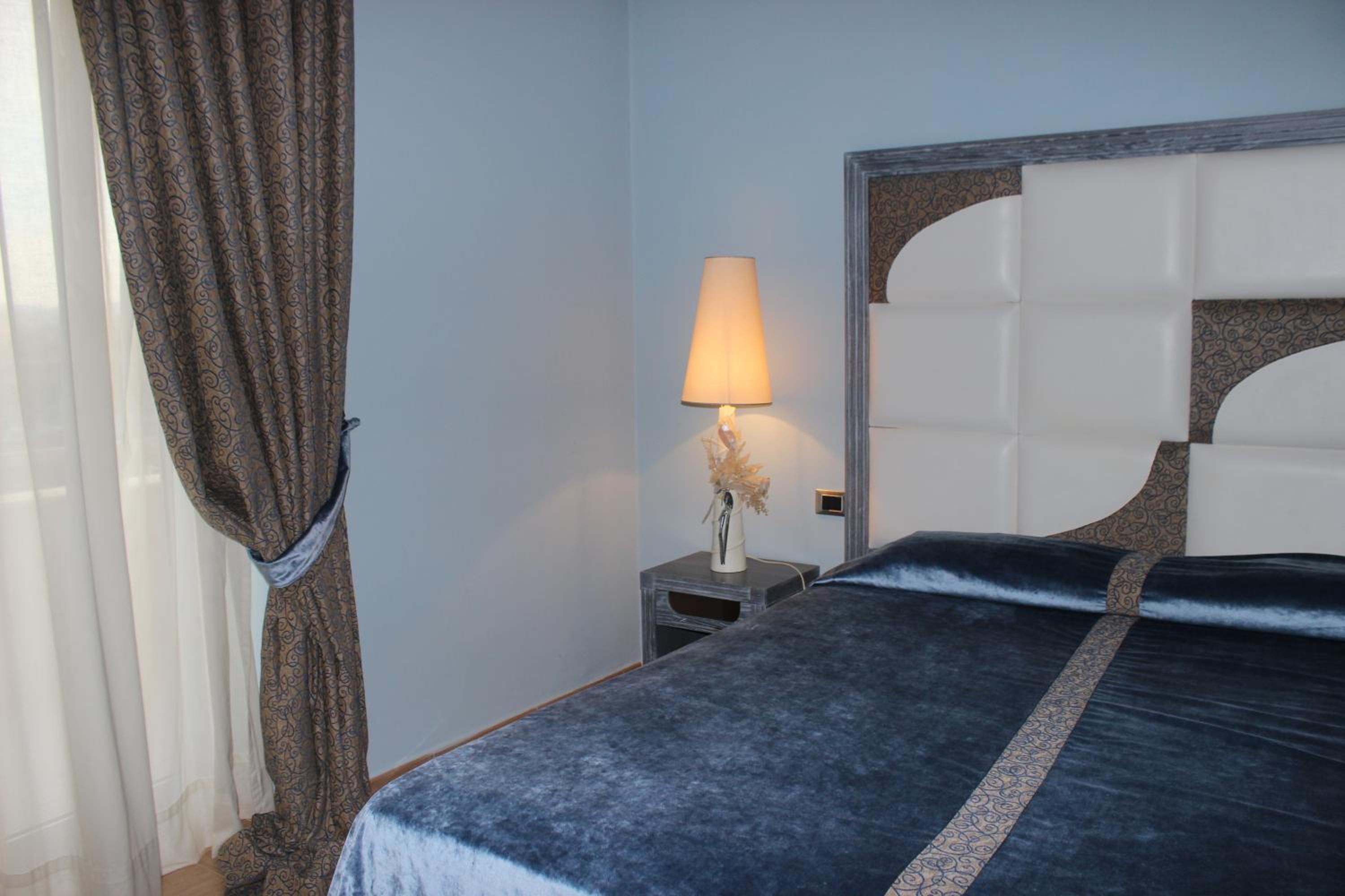 Deluxe Junior Suite - Photo 5