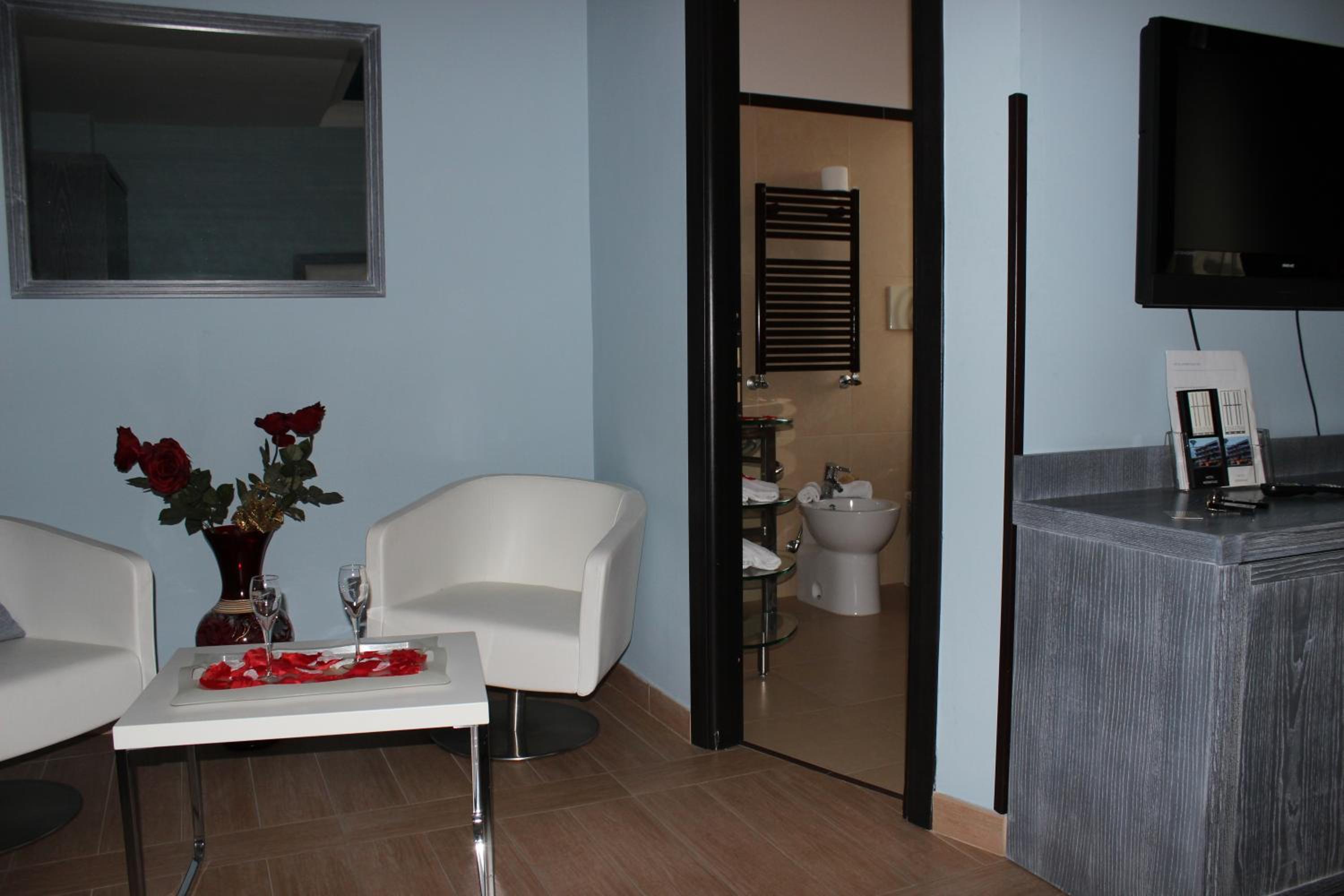 Deluxe Junior Suite - Photo 6