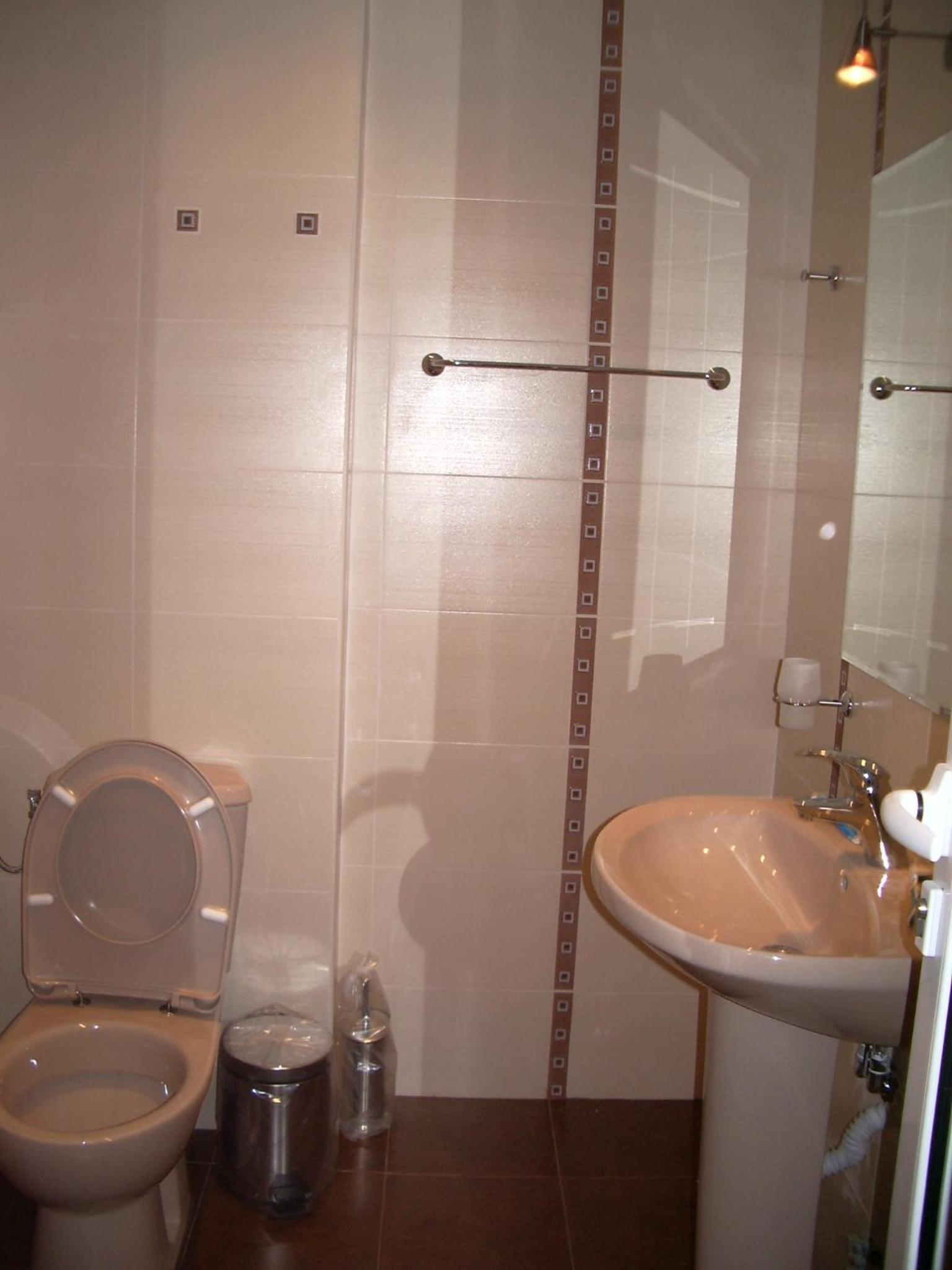 Double or Twin Room - Photo 2