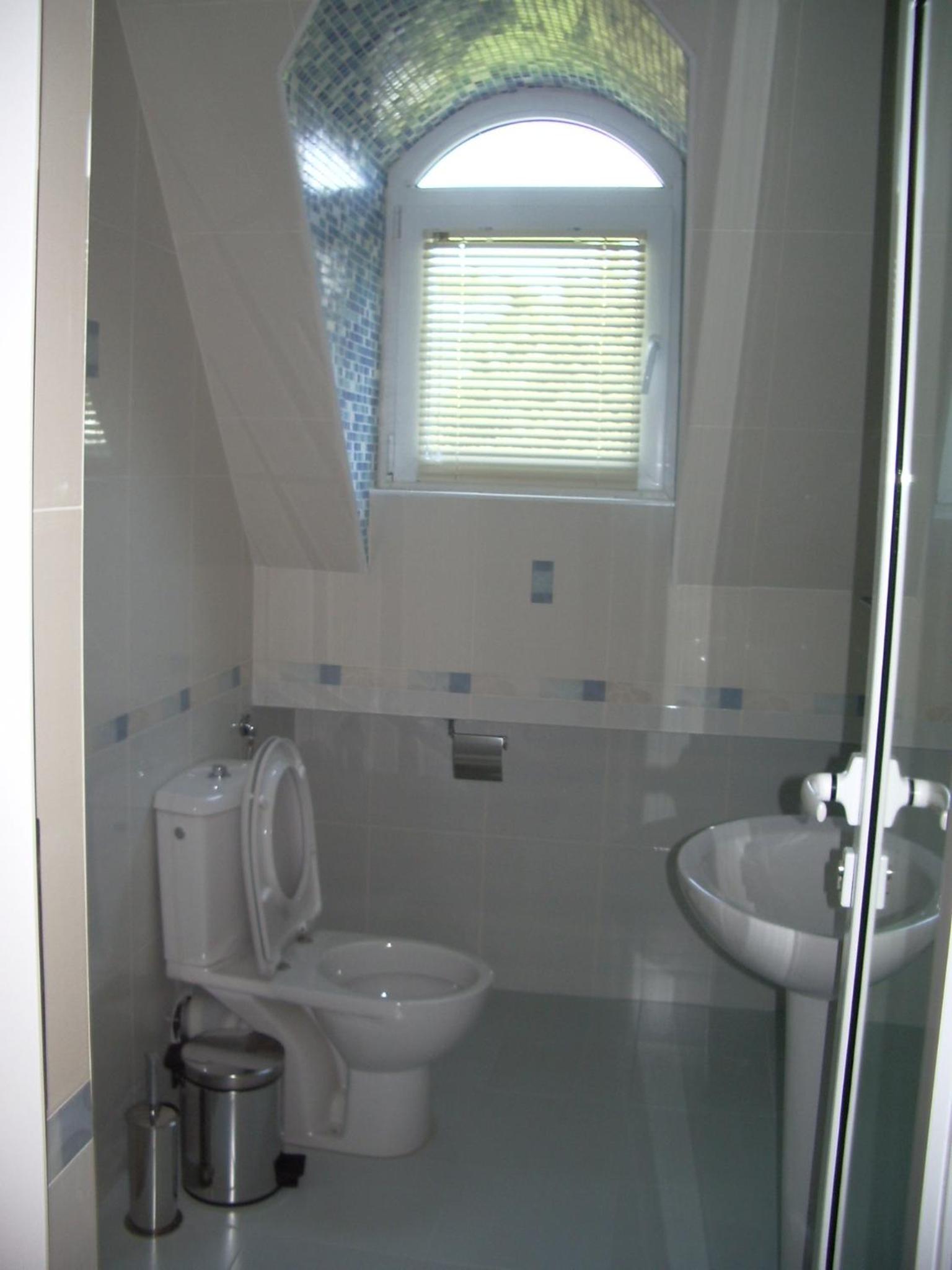 Deluxe Double Room with Extra Bed (3 Adults) - Photo 3