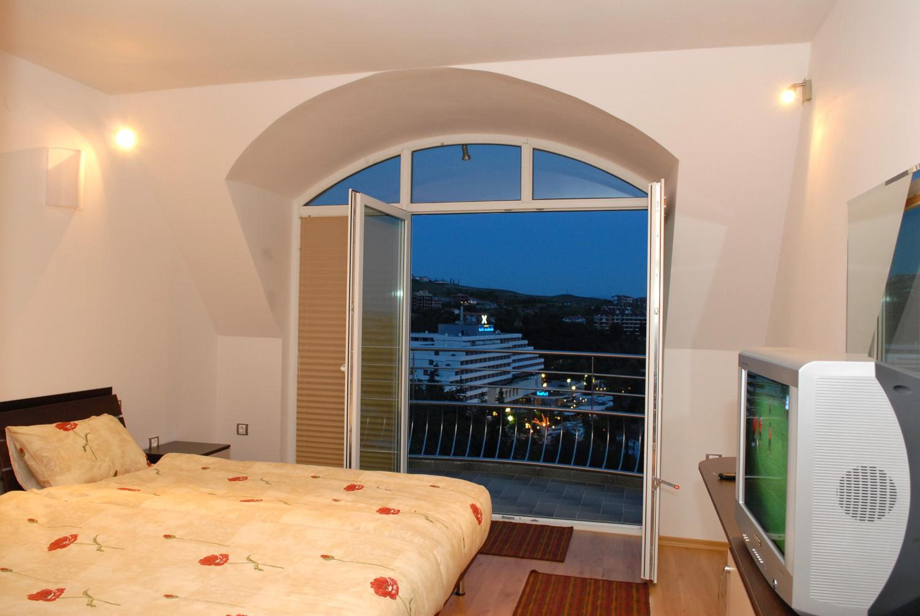 Double or Twin Room with Balcony - Photo 3