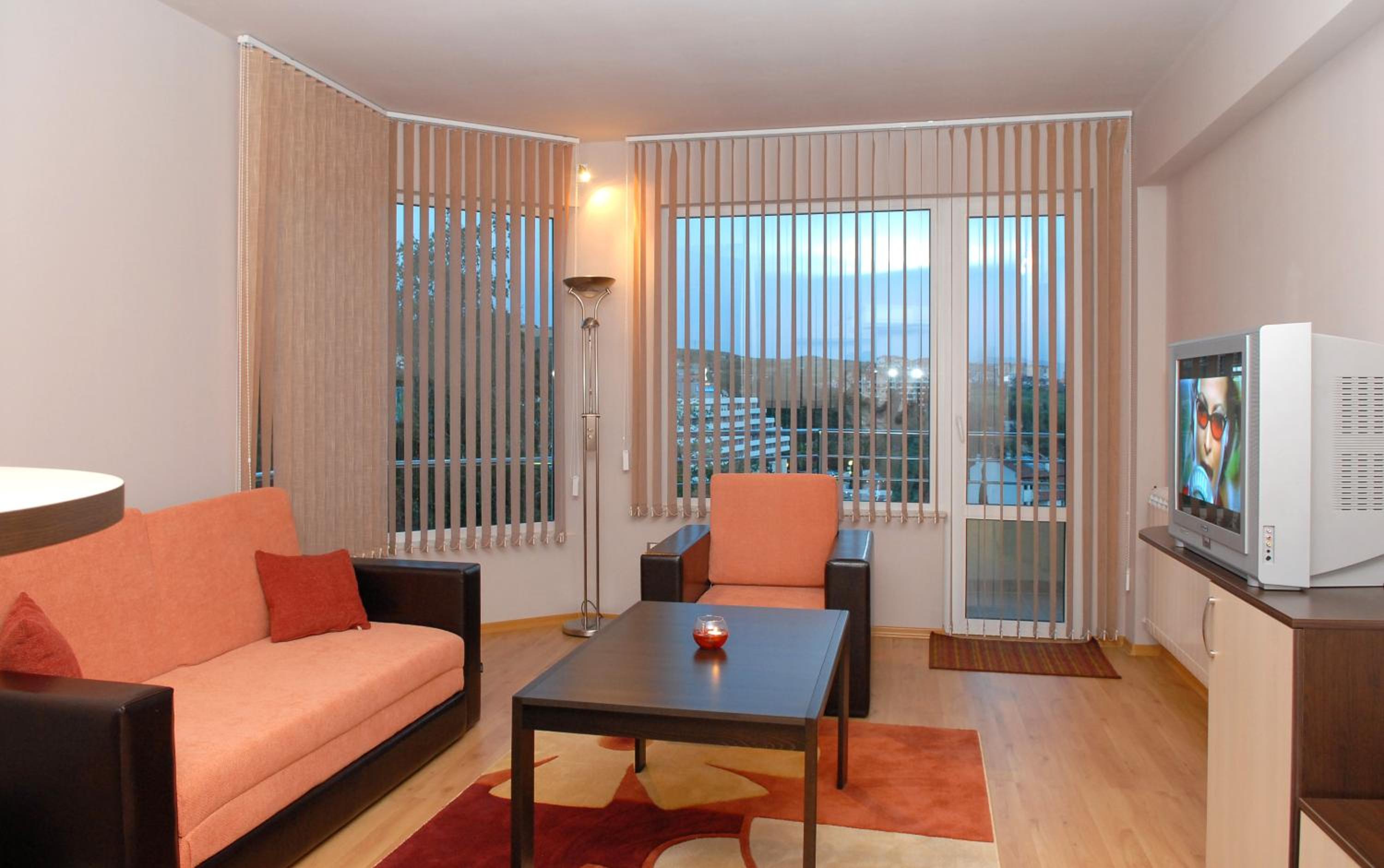 One-Bedroom Suite with Balcony - Photo 4