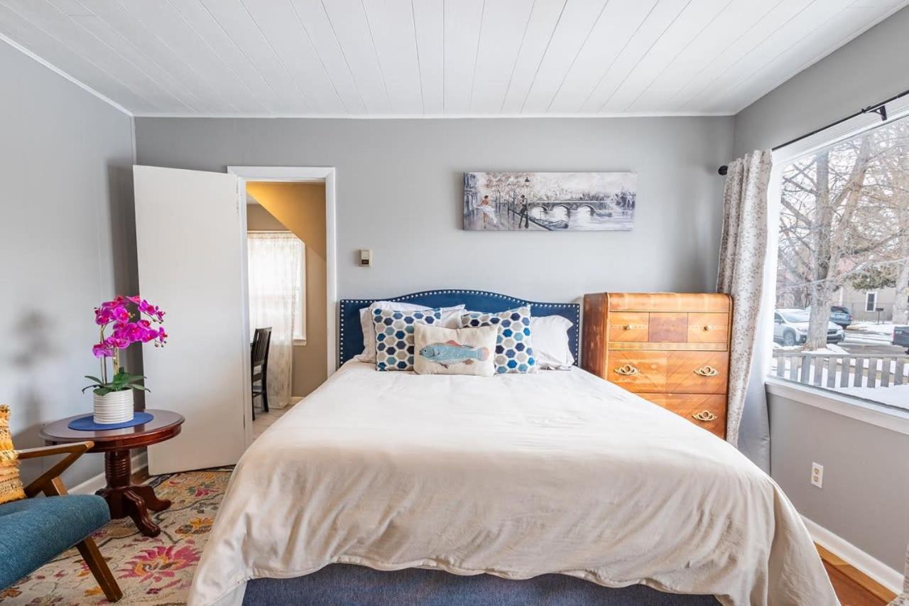 One-Bedroom Apartment - Photo 1
