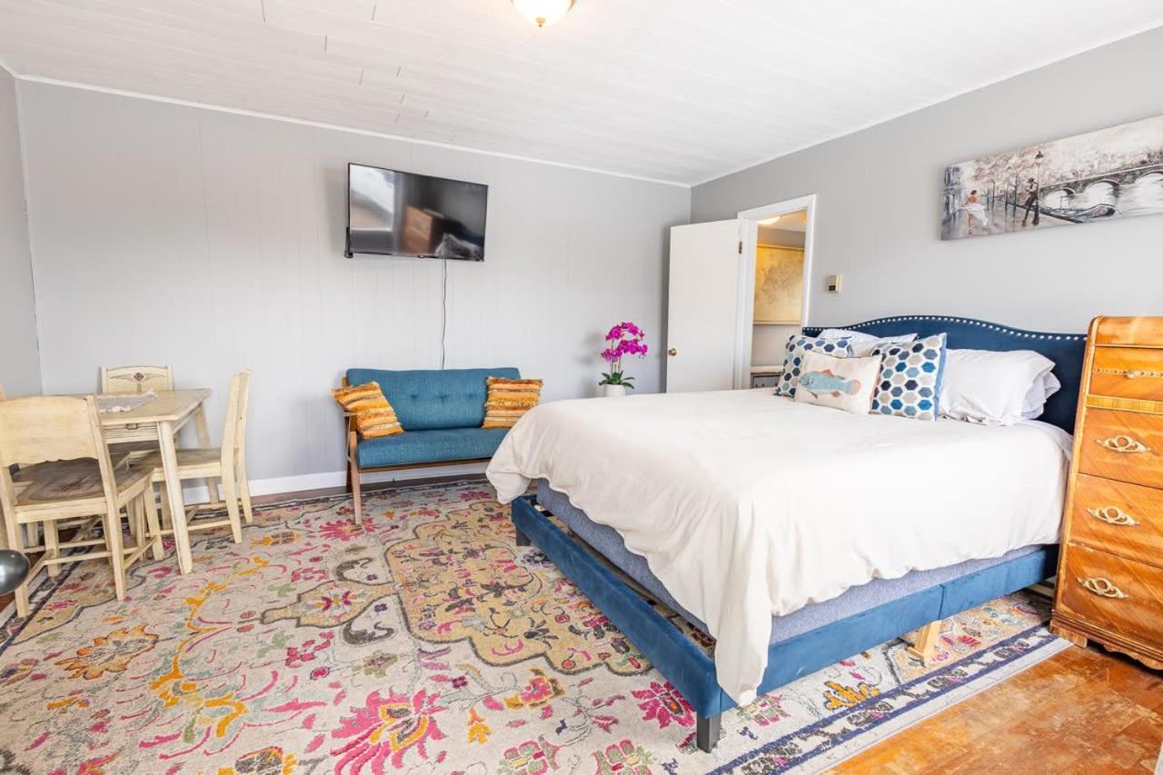 One-Bedroom Apartment - Photo 2