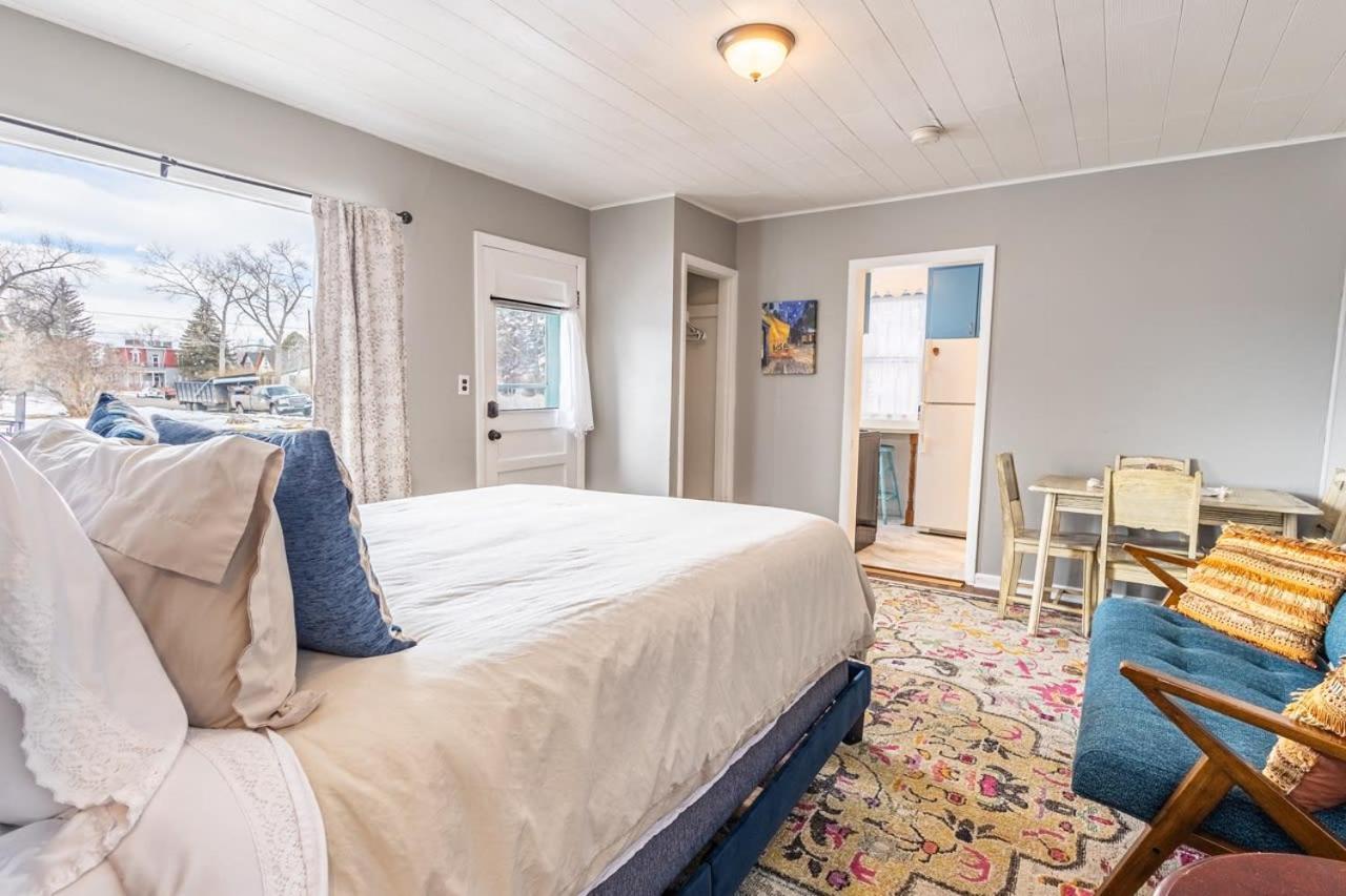 One-Bedroom Apartment - Photo 3