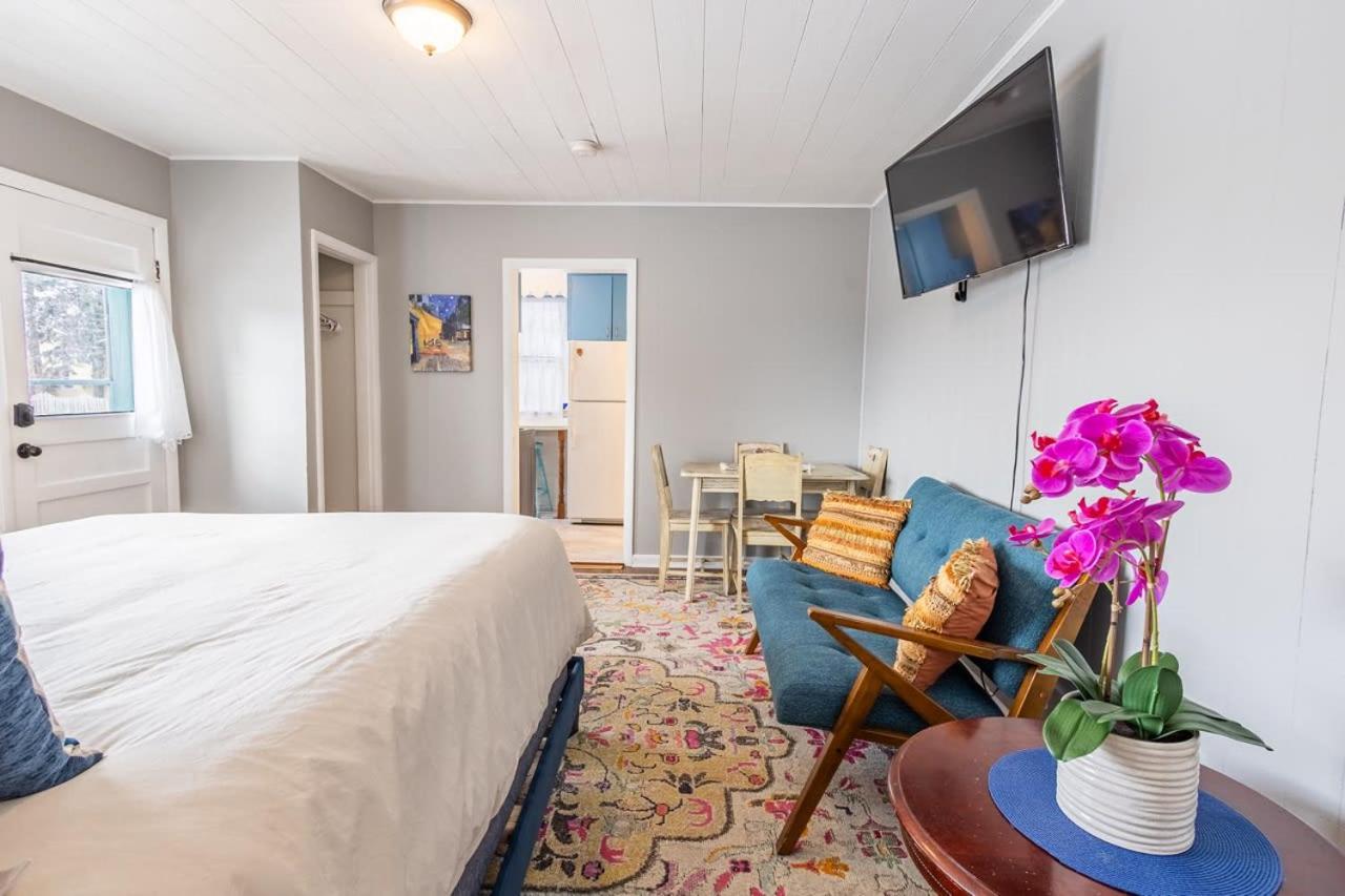 One-Bedroom Apartment - Photo 4