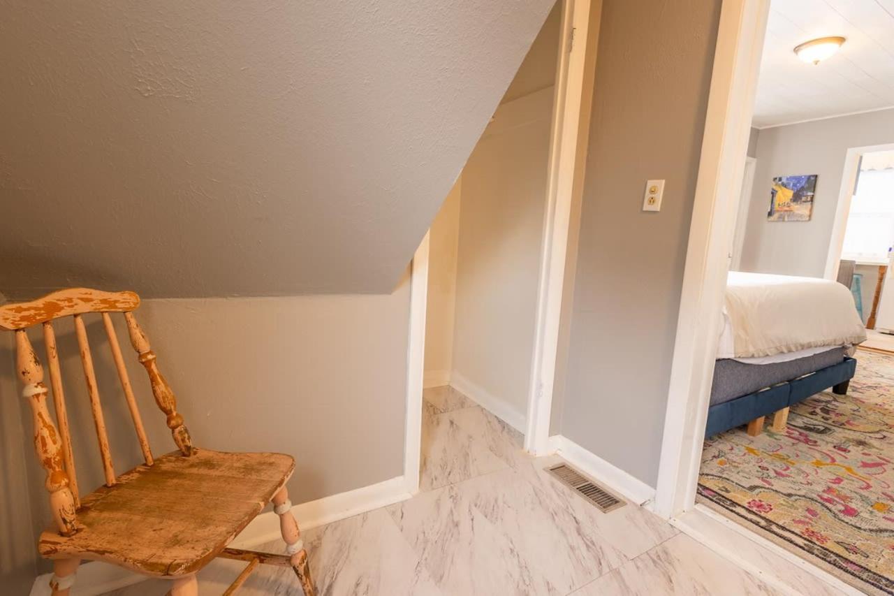 One-Bedroom Apartment - Photo 11