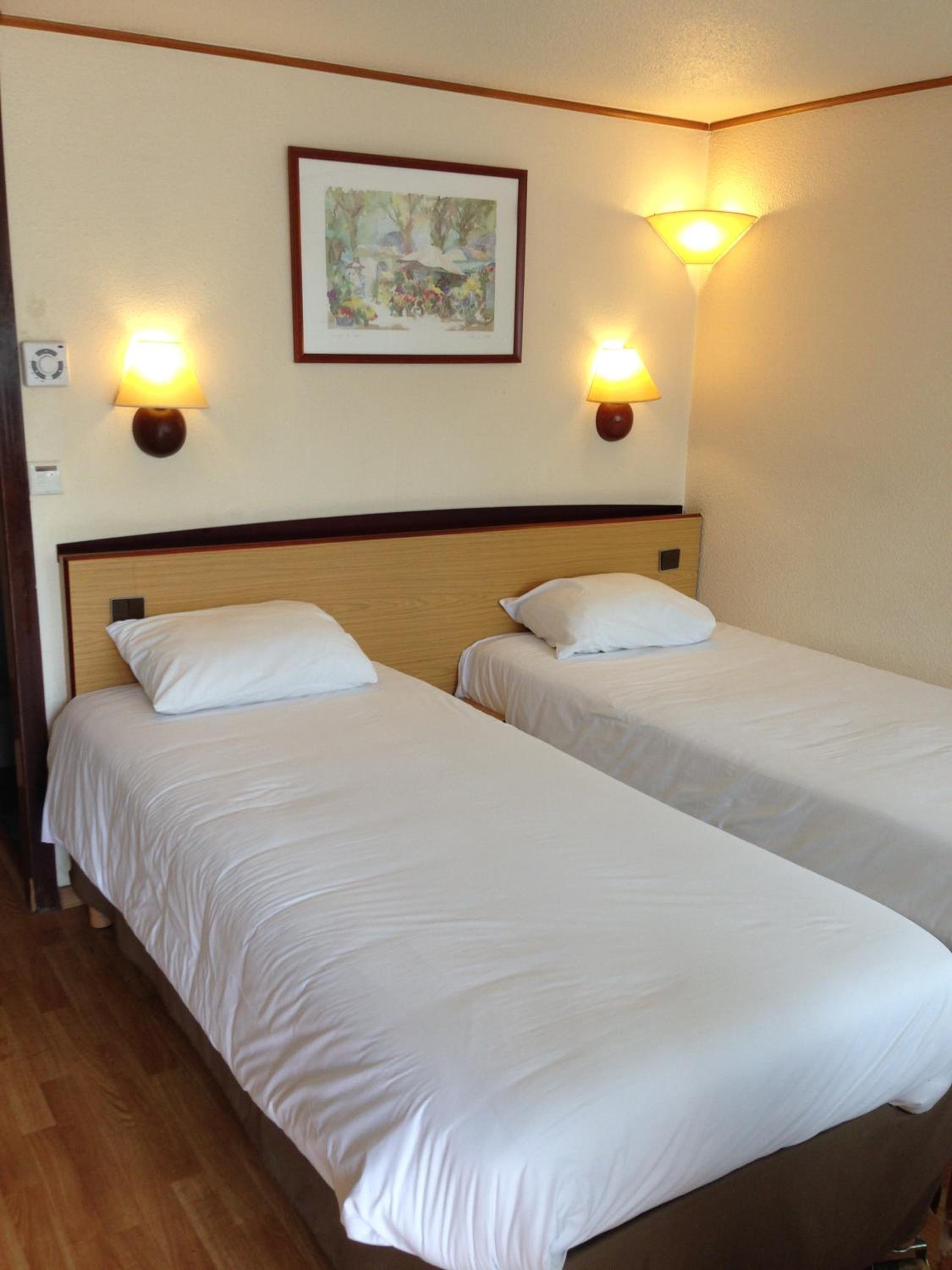 Twin Room - Photo 1