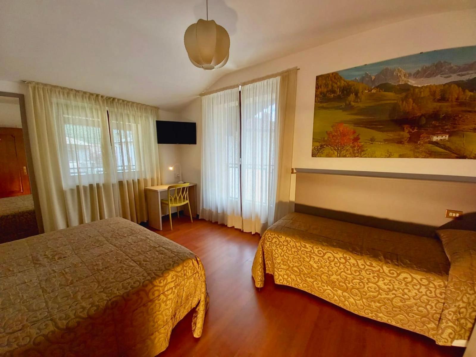 Three-Bedroom Apartment with Mountain View photo 3