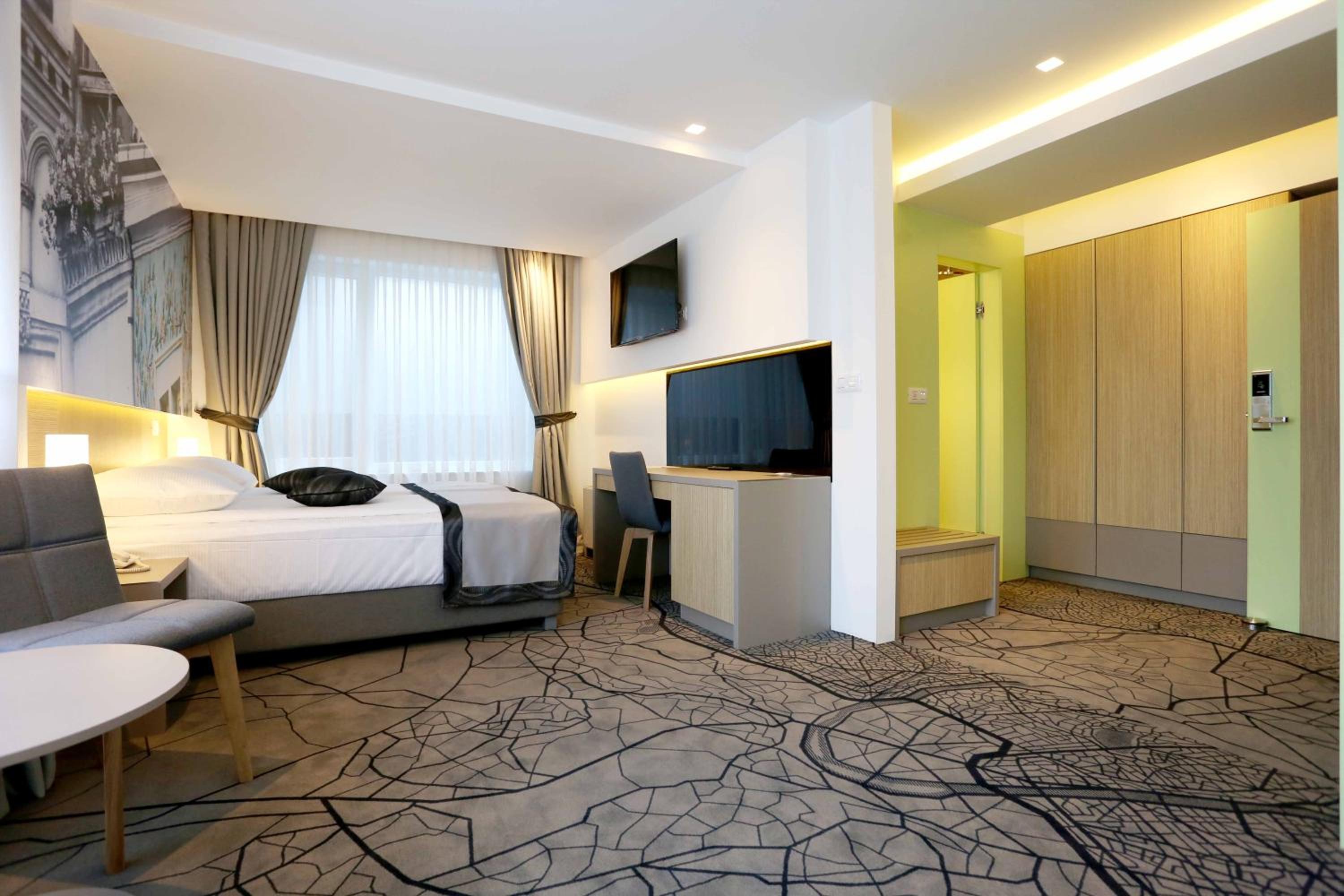 Superior Double or Twin Room photo 3