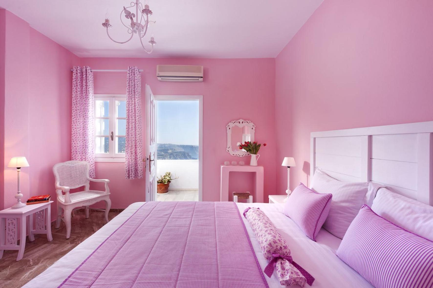 Elegant Double Room With Caldera View