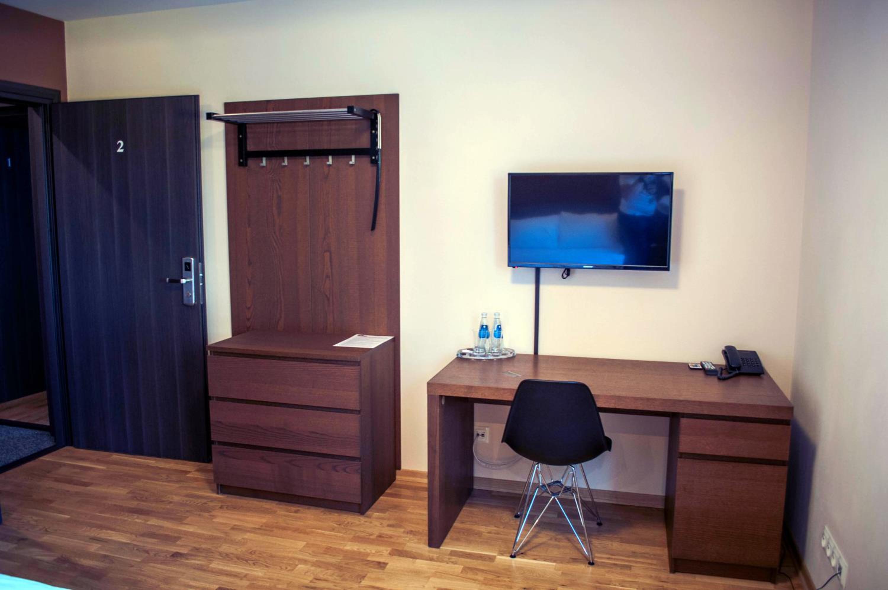Standard Queen Room photo 2