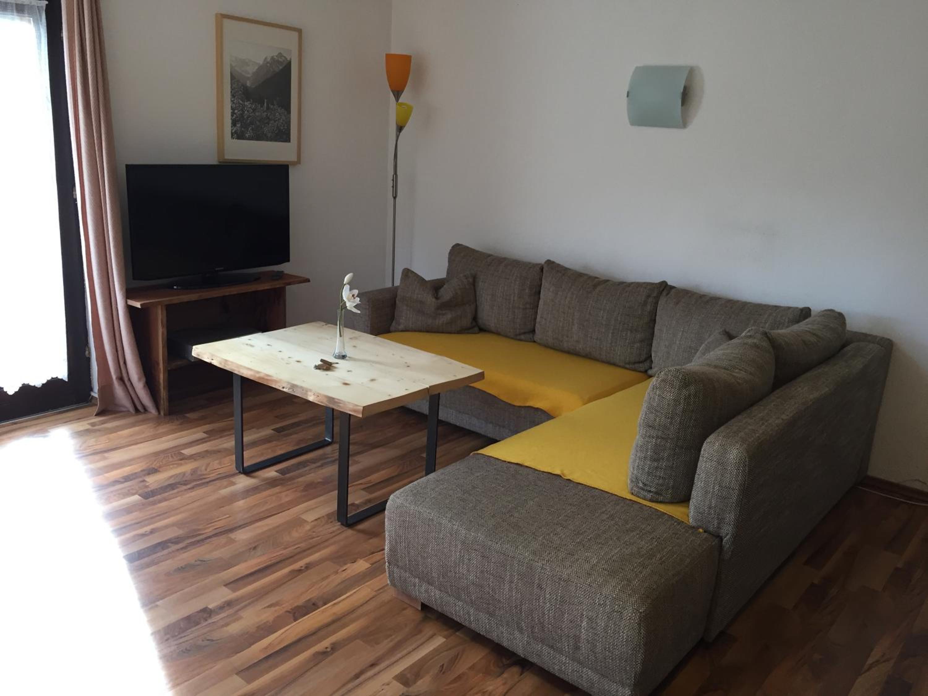 One-Bedroom Apartment photo 1