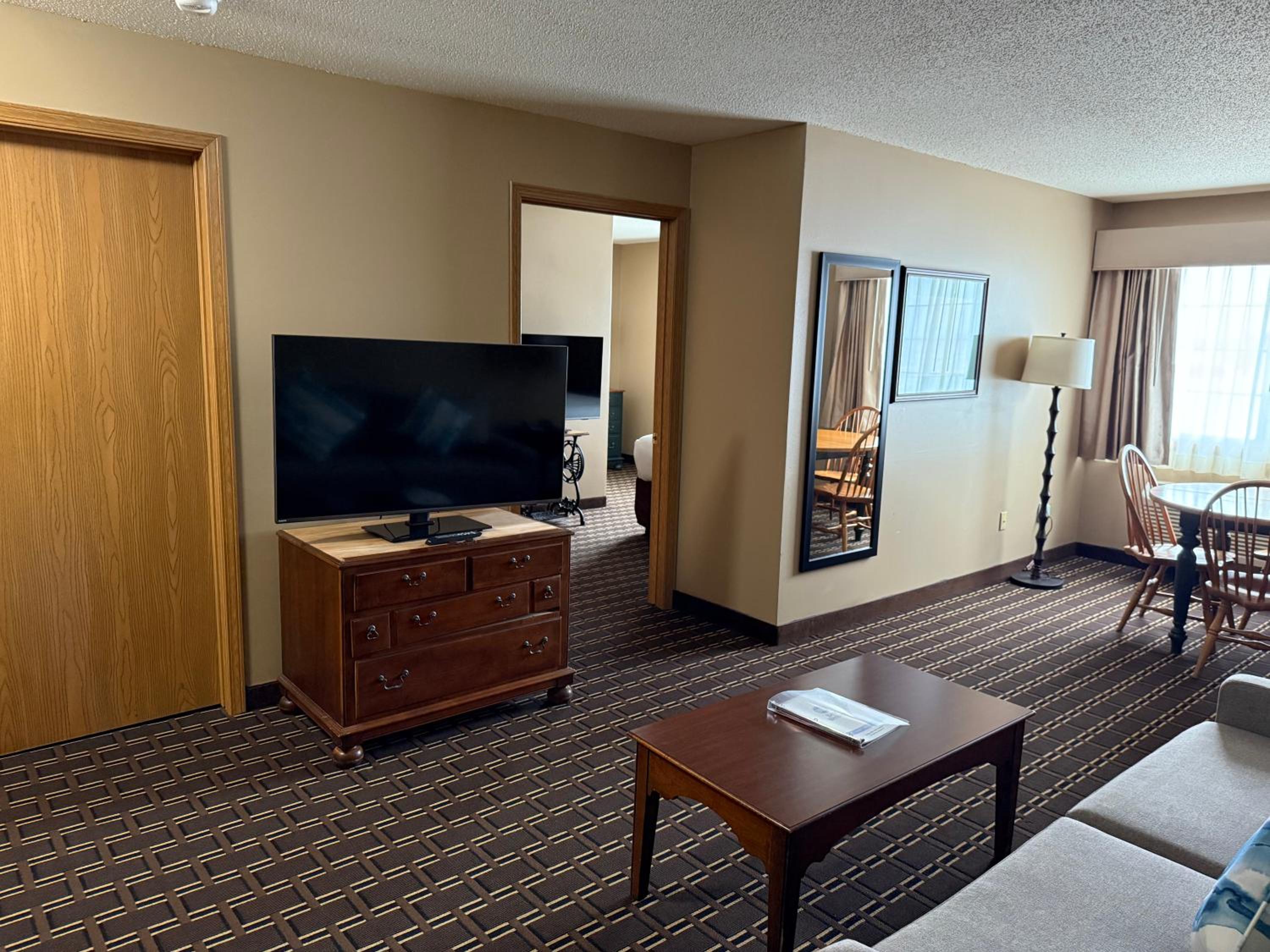 Queen Suite with Sofa Bed - Non-Smoking
