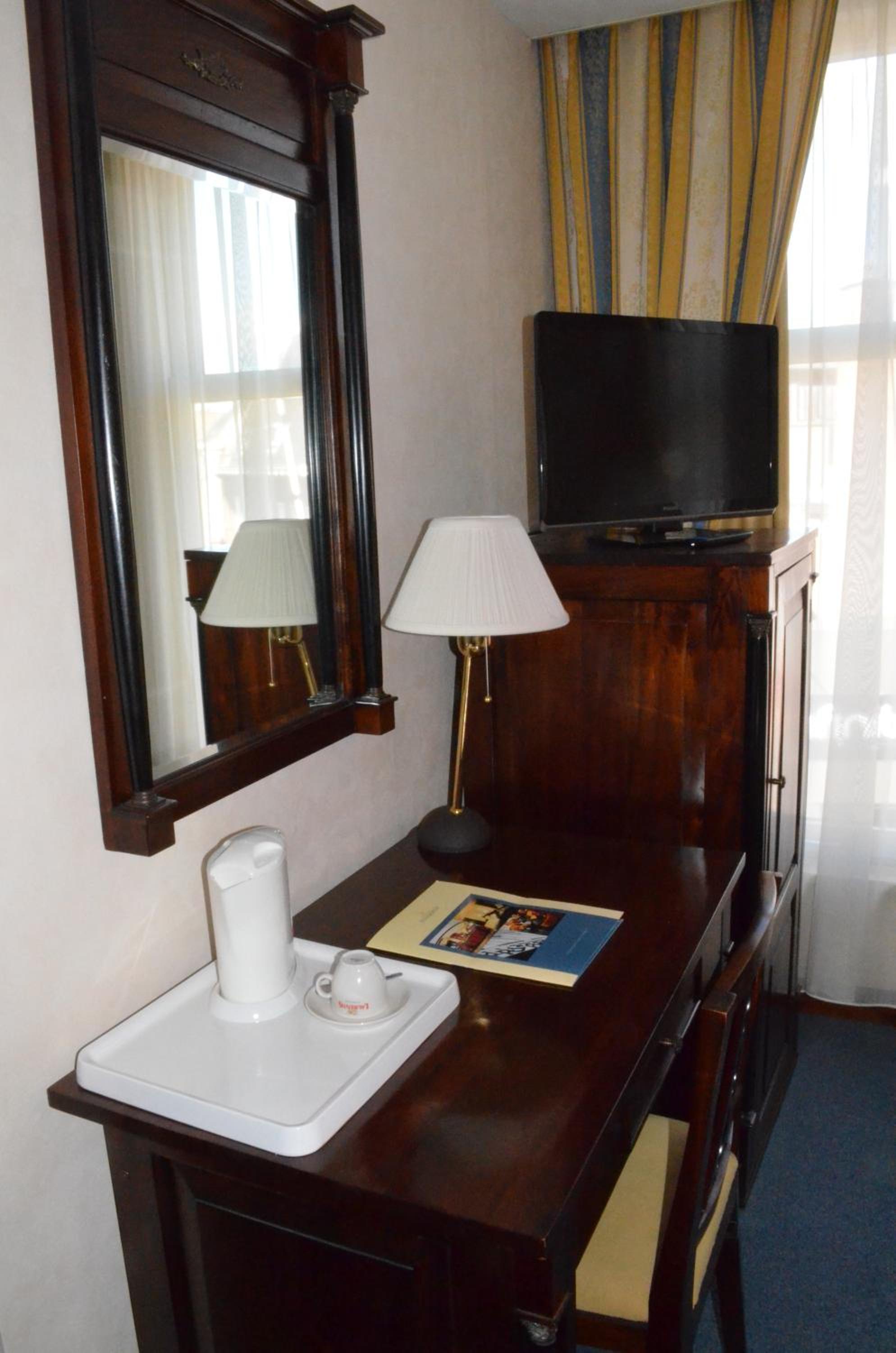 Single Room with Private Bathroom photo 1