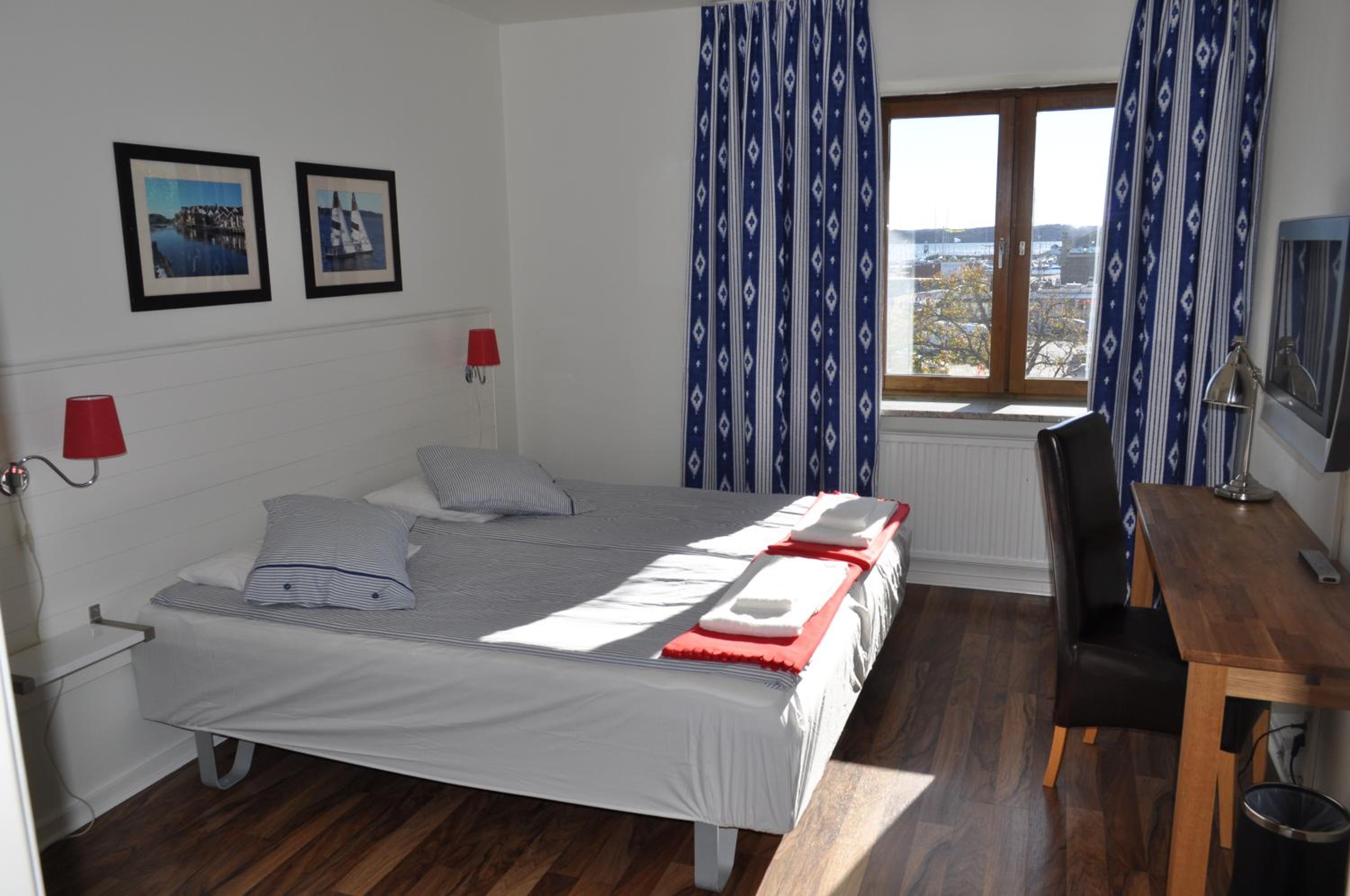 Double or Twin Room - Photo 6