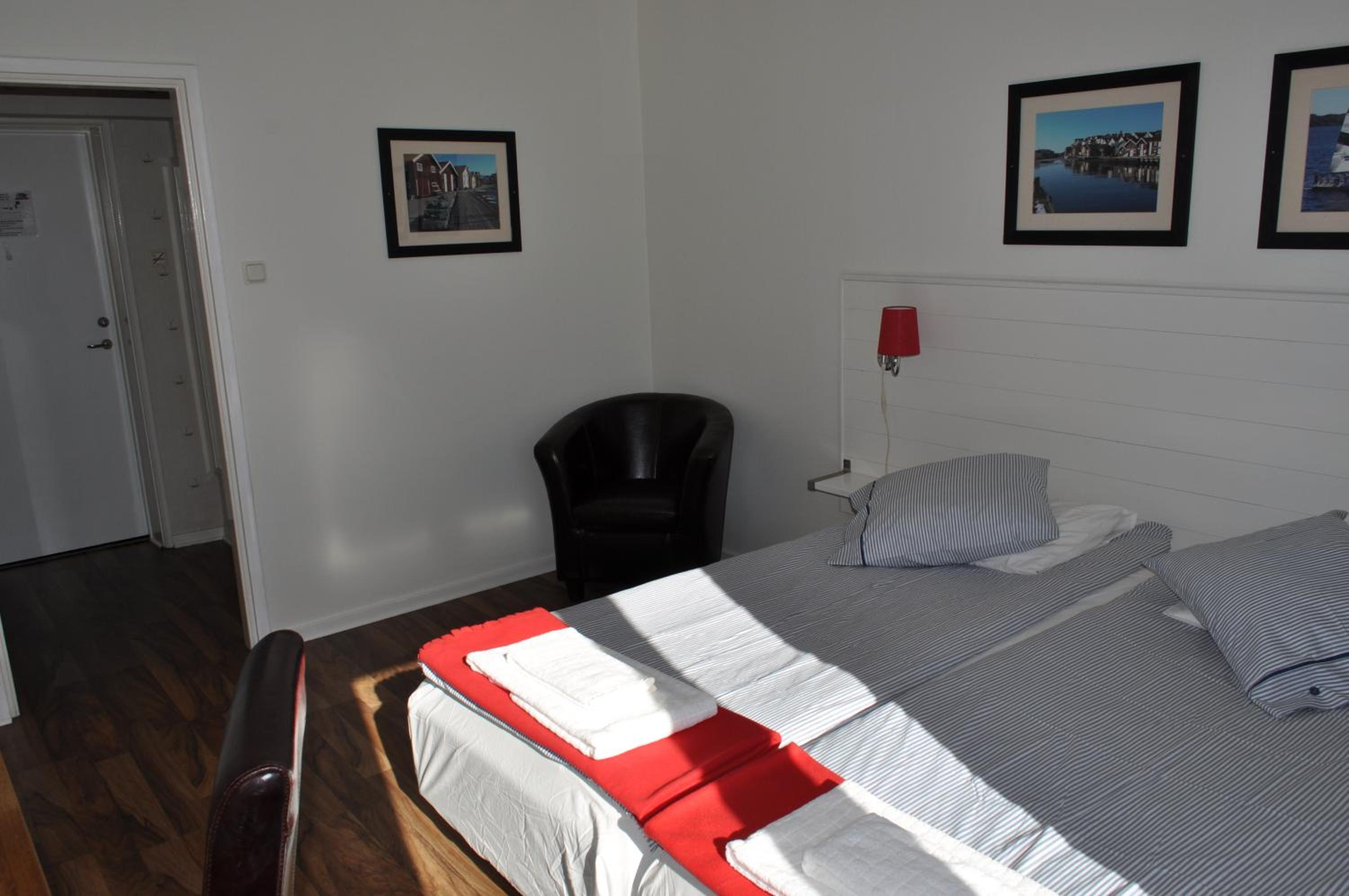 Double or Twin Room - Photo 5