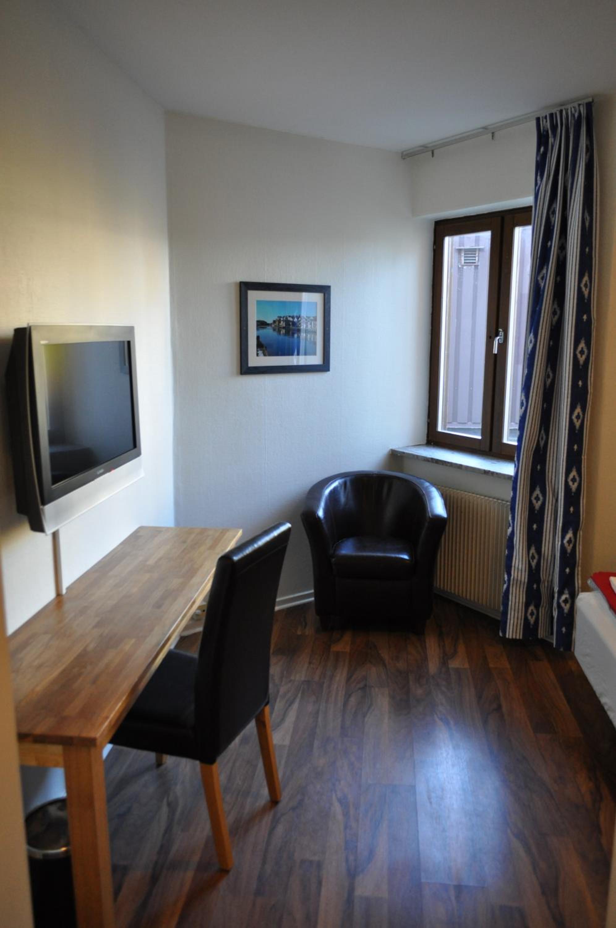 Double or Twin Room - Photo 8