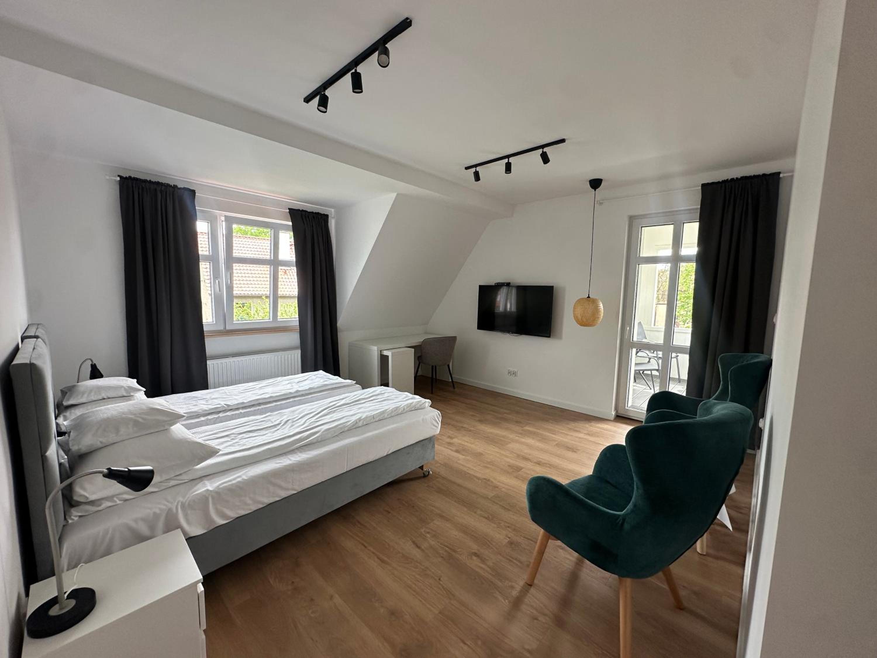 Two-Bedroom Deluxe Apartment with Balcony photo 2