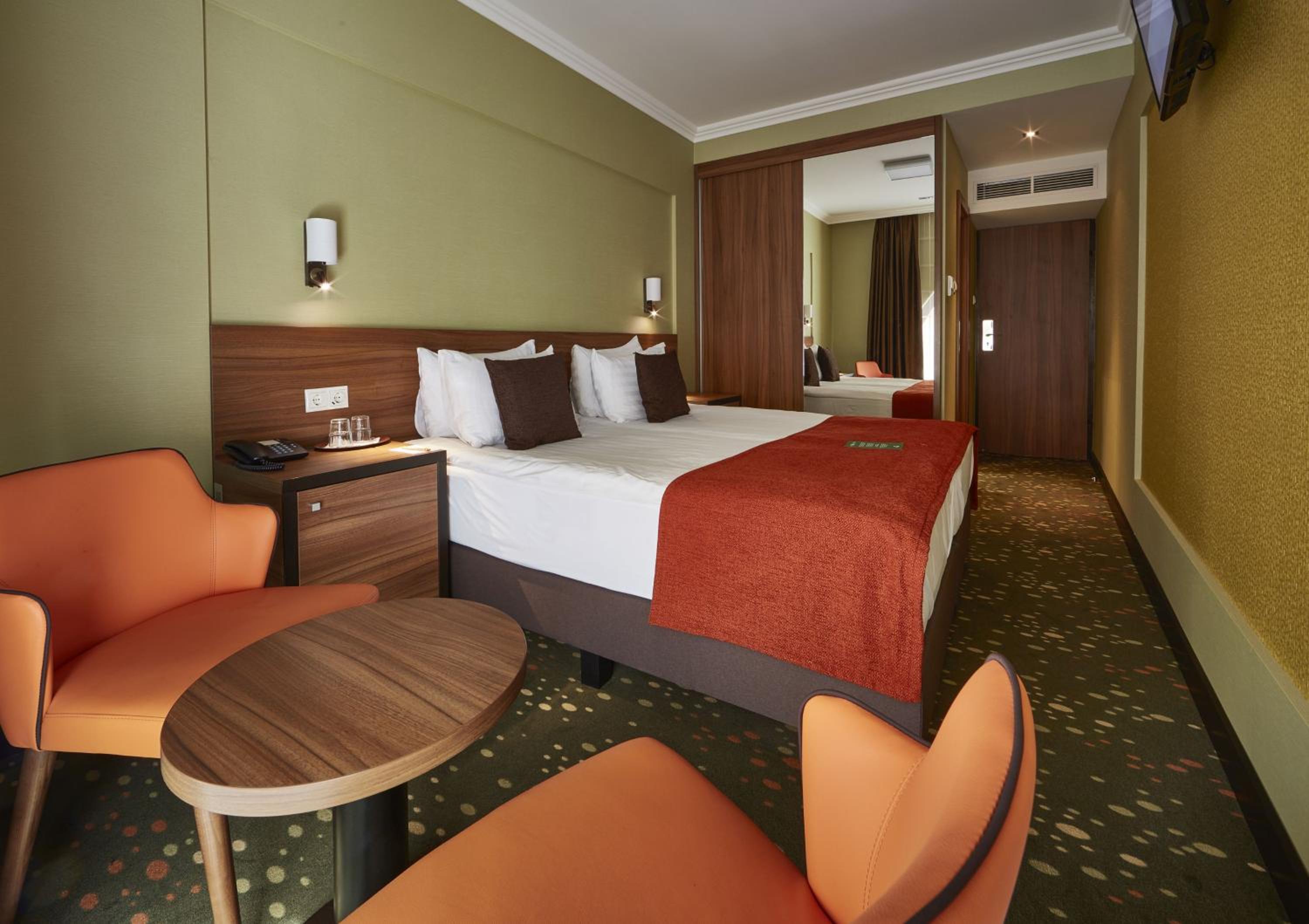Double Room with Street or Courtyard View - Photo 5