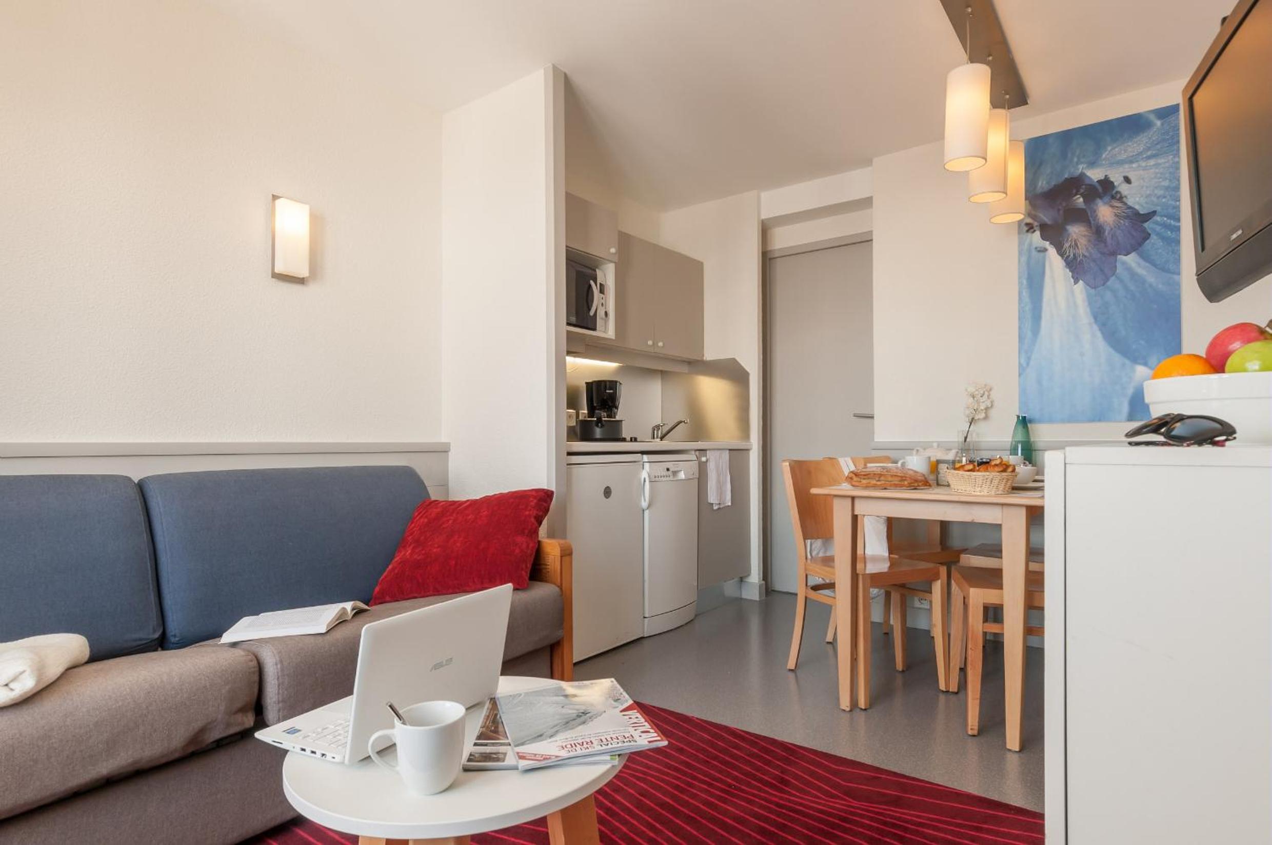 Select One-Bedroom Apartment (4 People) photo 1