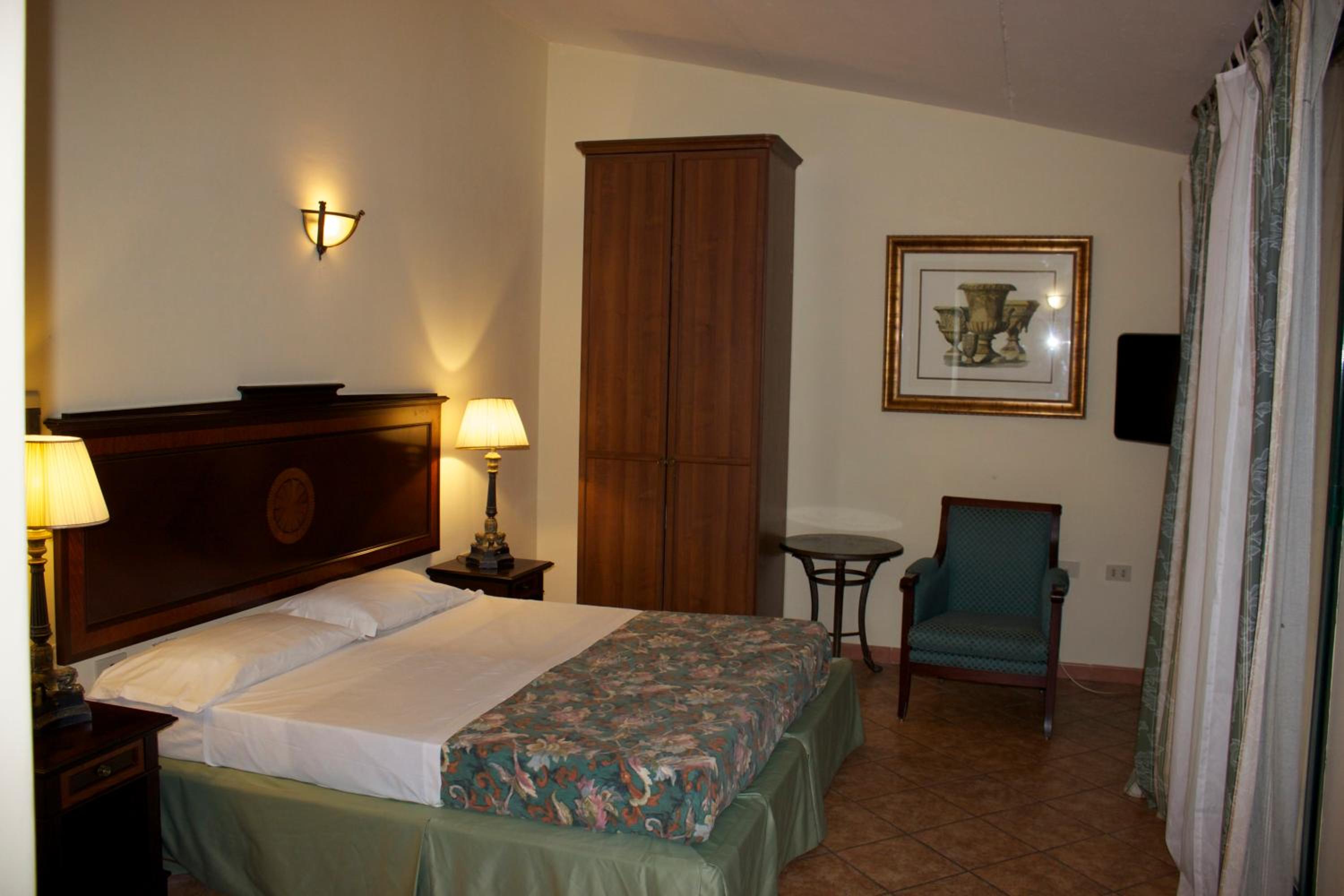Double Room - Photo 7