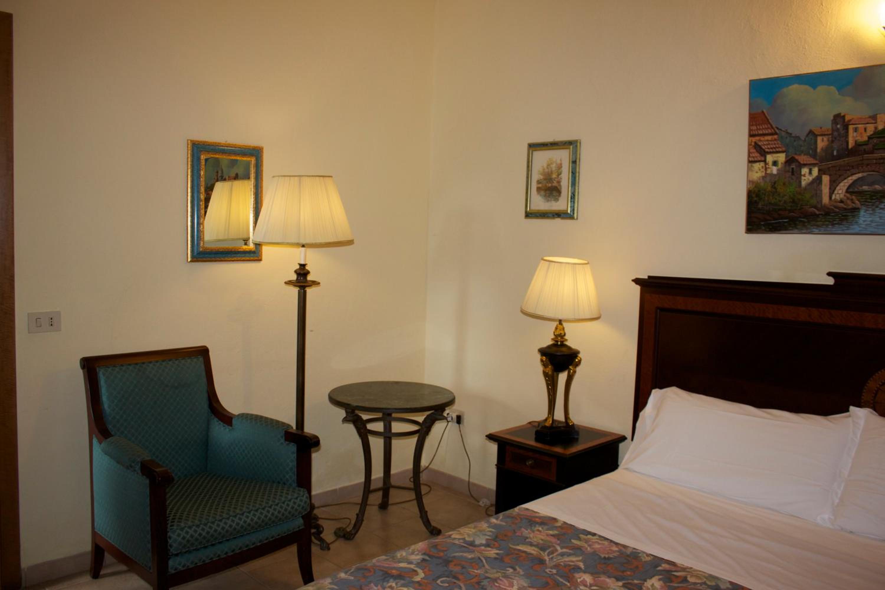 Double Room - Photo 6