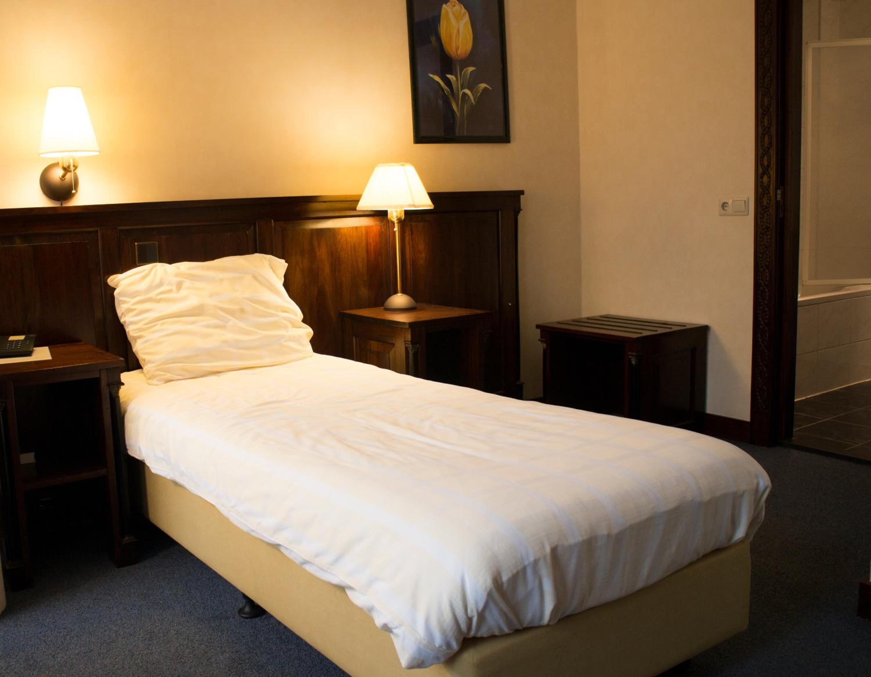 Single Room with Private Bathroom photo 3