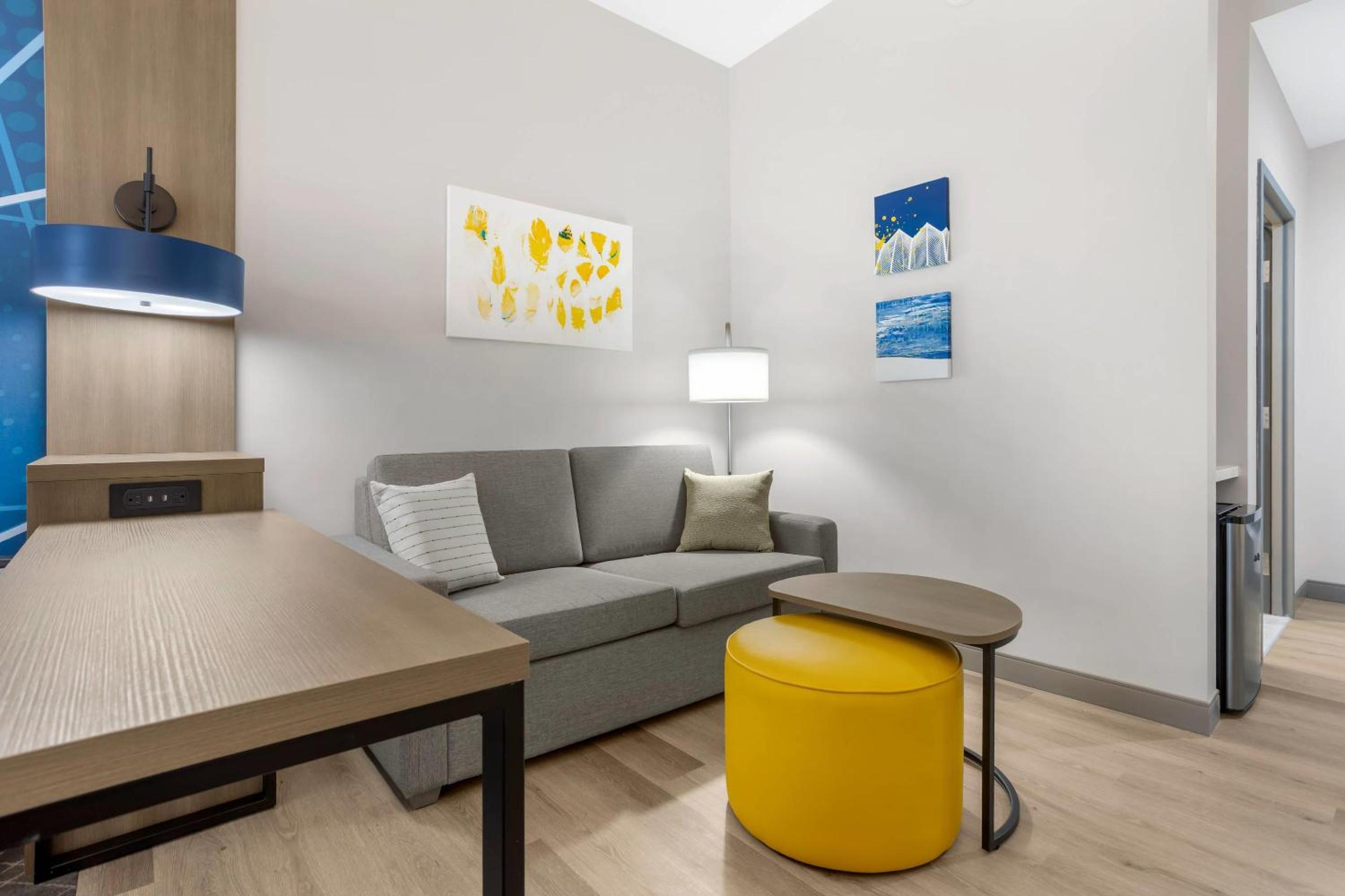 King Suite with Tub - Disability Access/Non Smoking