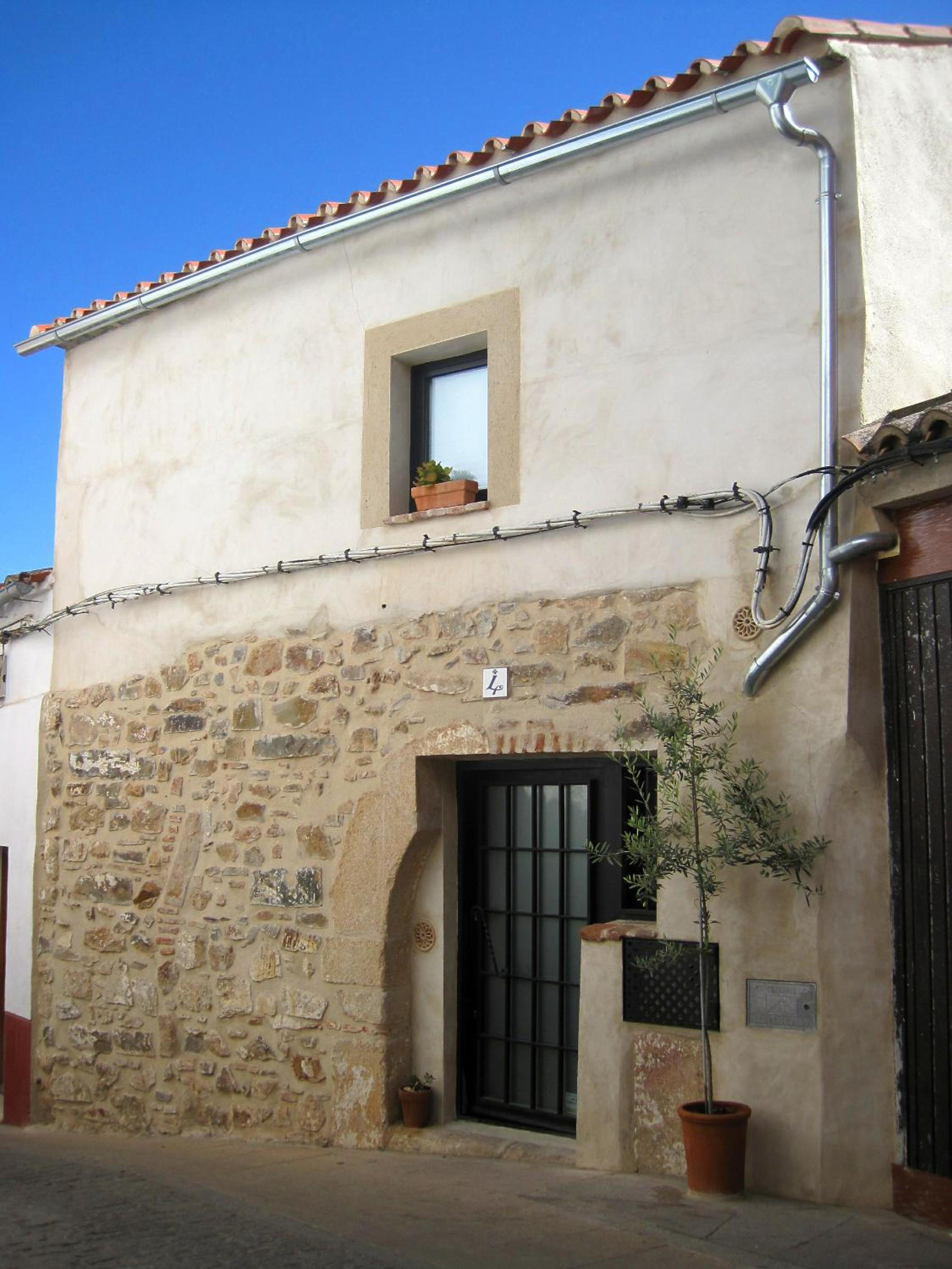 Two-Bedroom House - Photo 28