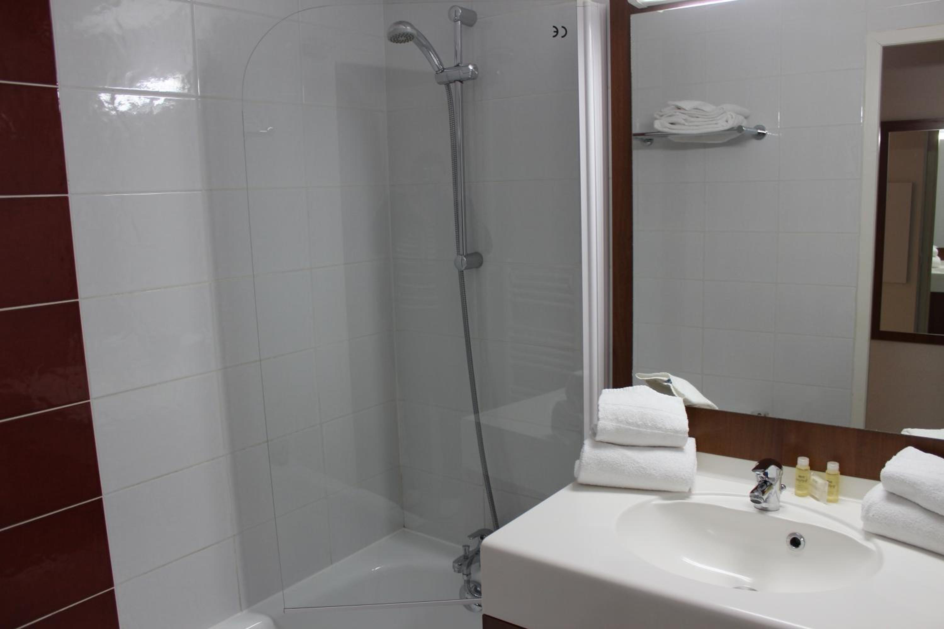 Two-Bedroom Apartment (9 Adults) photo 2