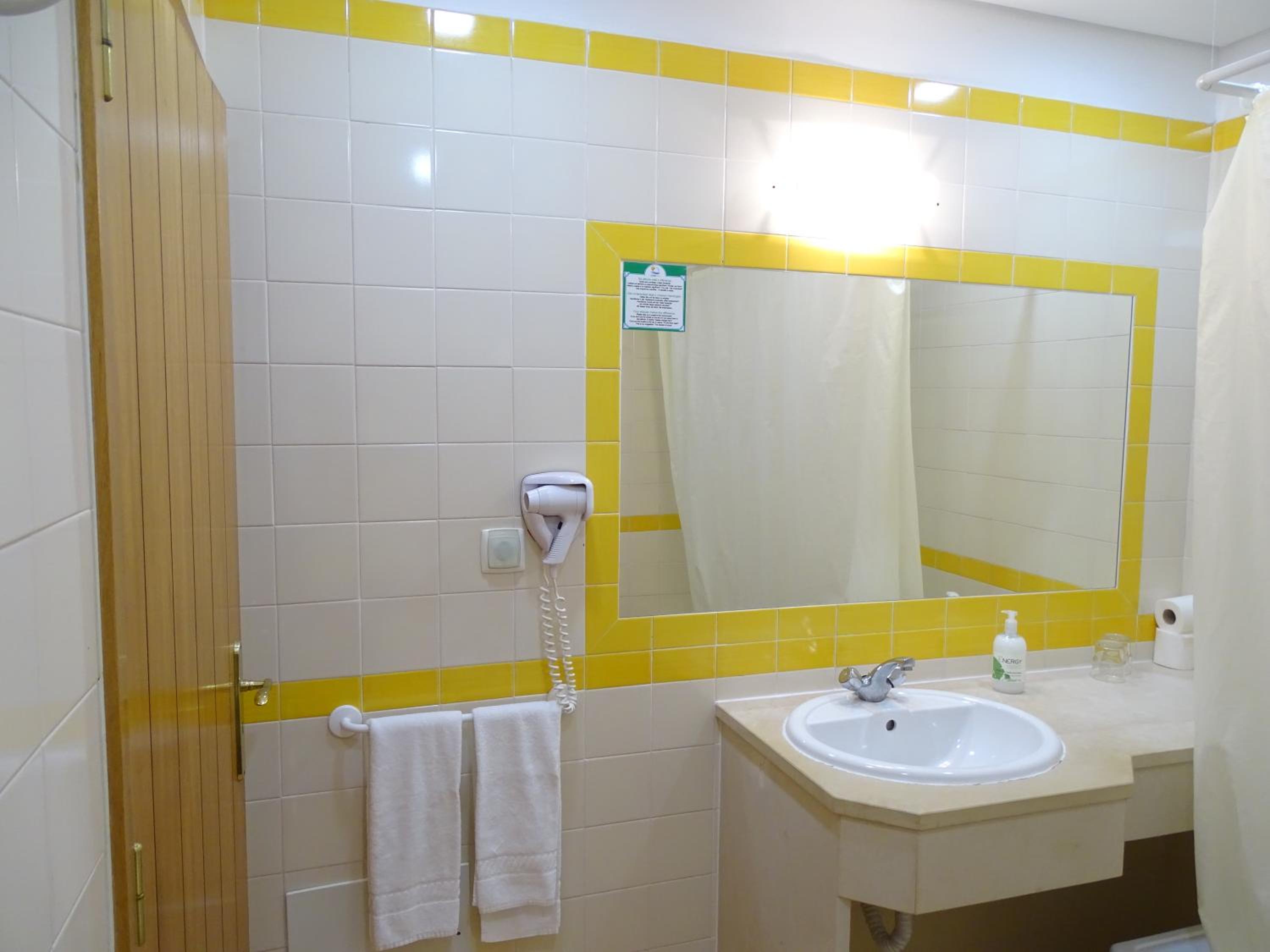 Superior Double Room with Side Sea View - Photo 6