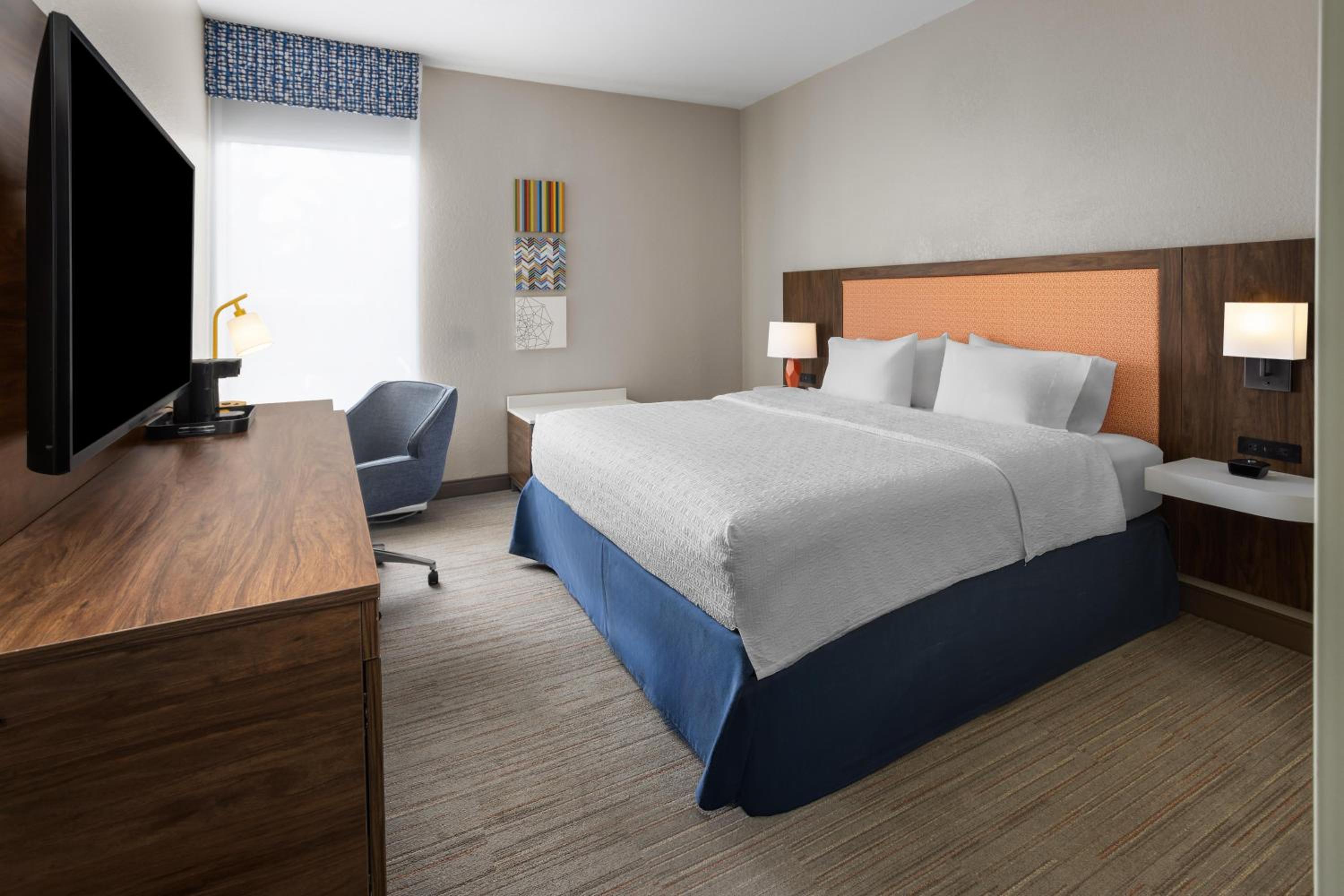 King Room with Roll-In Shower - Mobility/Hearing Accessible - Photo 2