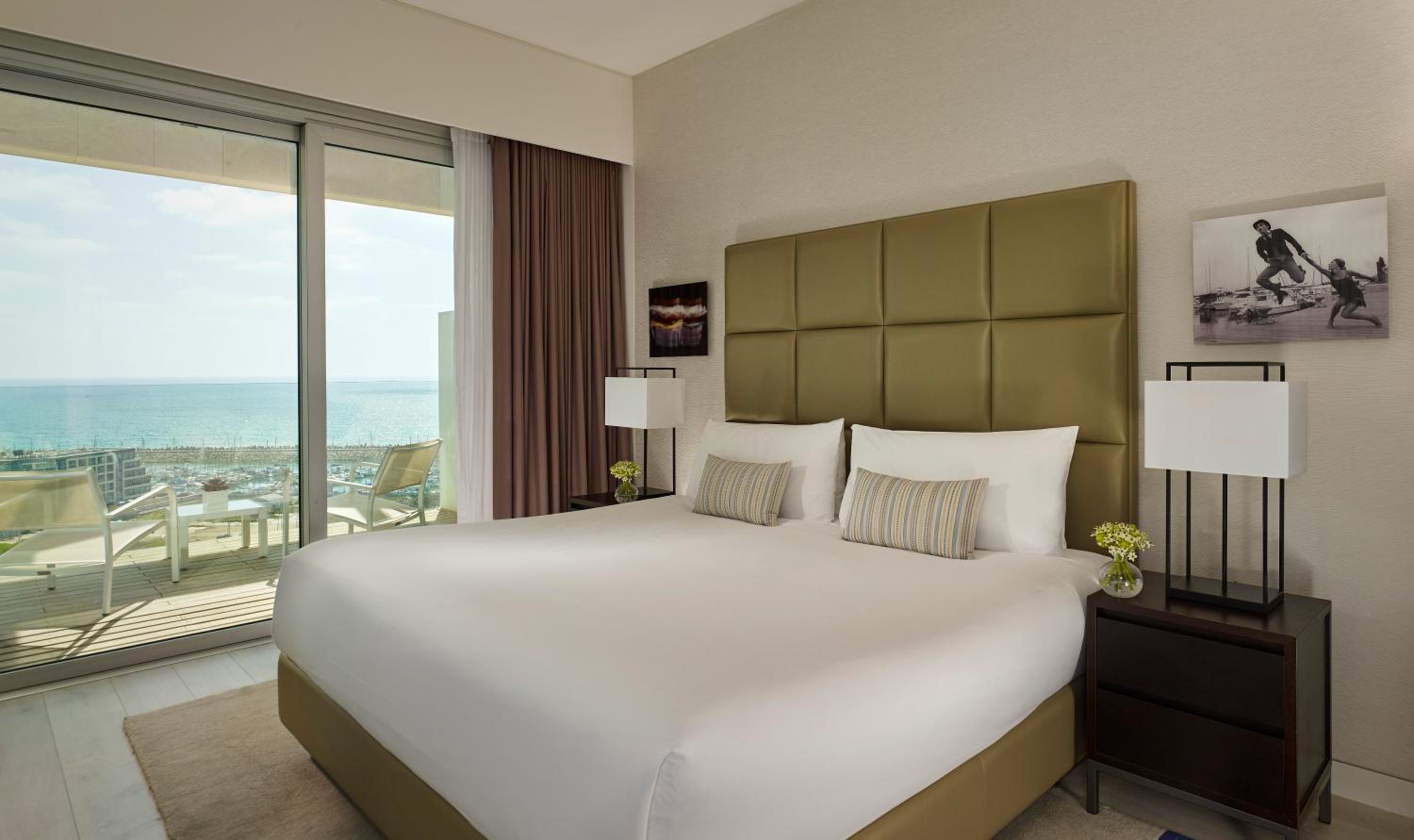 One-Bedroom Penthouse King Suite with Sea View