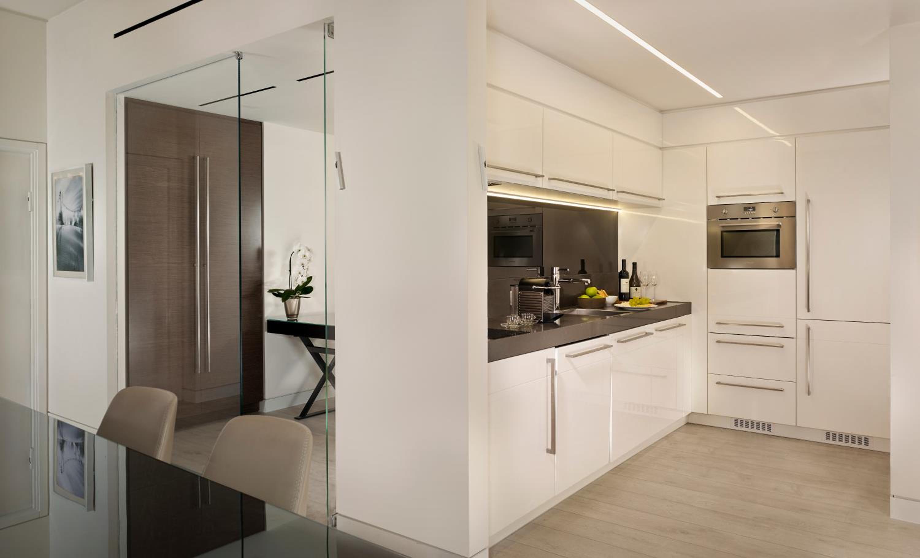 One-Bedroom Penthouse King Suite with Sea View