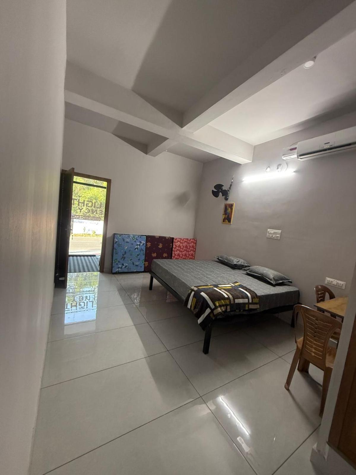 Mixed Dormitory Room photo 3