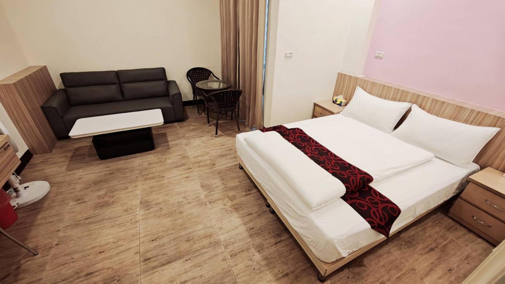 Large Double Room photo 3